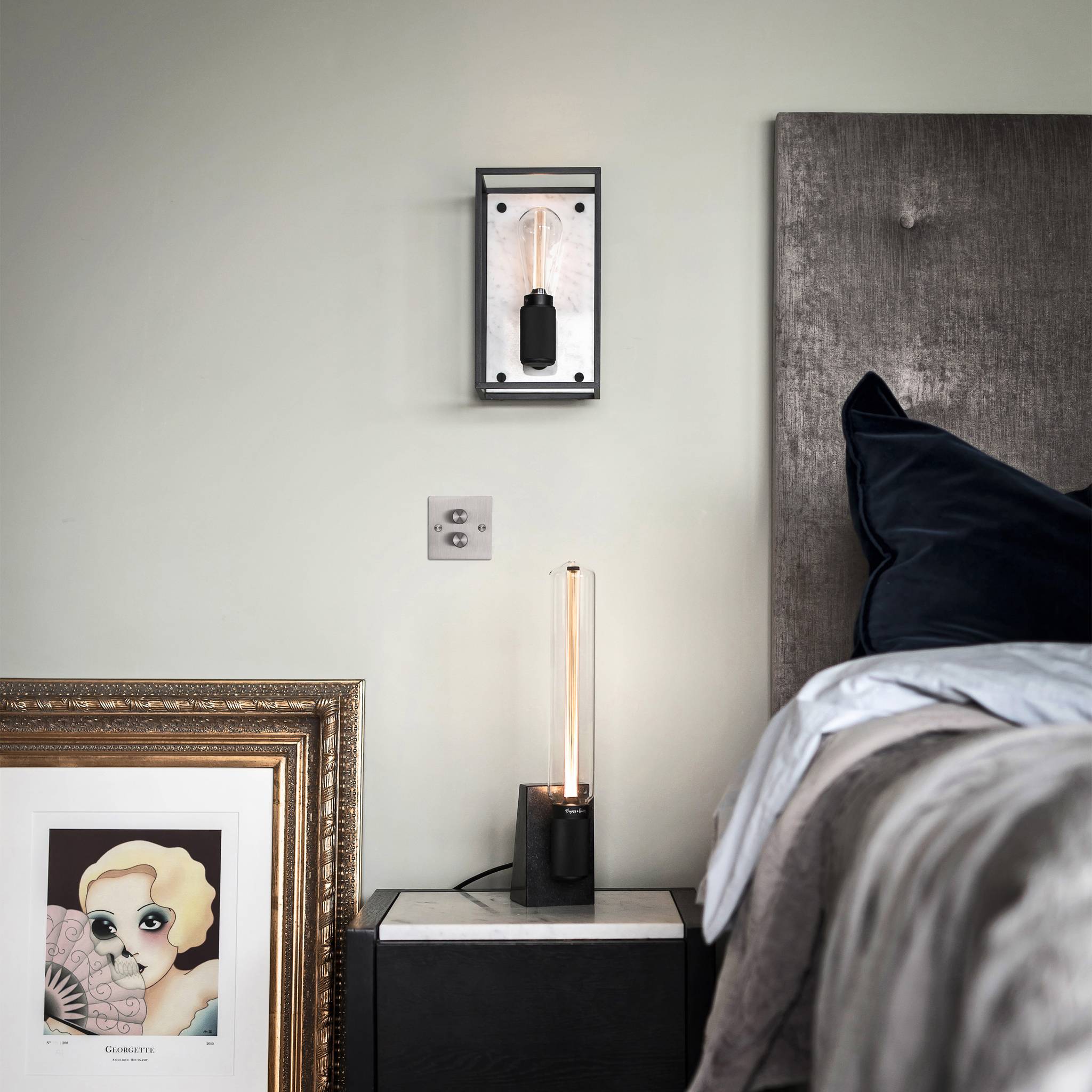 CAGED WALL / MEDIUM / CROSS