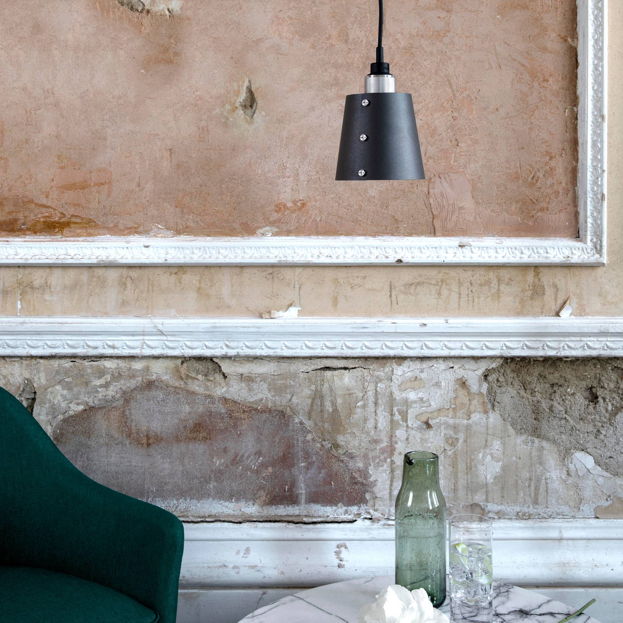 HOOKED 1.0 / SMALL / CROSS / GRAPHITE