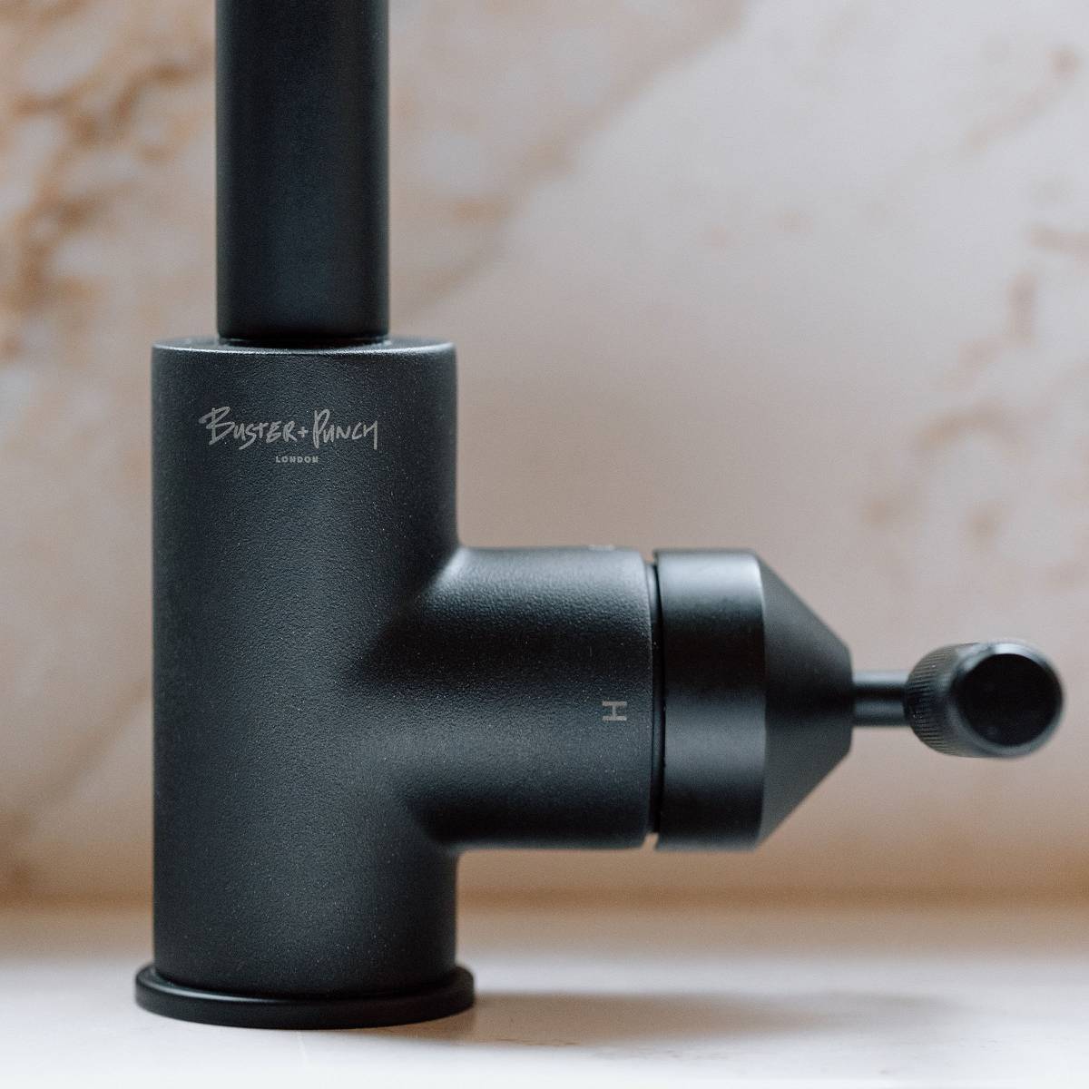 KITCHEN FAUCET / PULL-OUT WITH DUAL SPRAY / CROSS