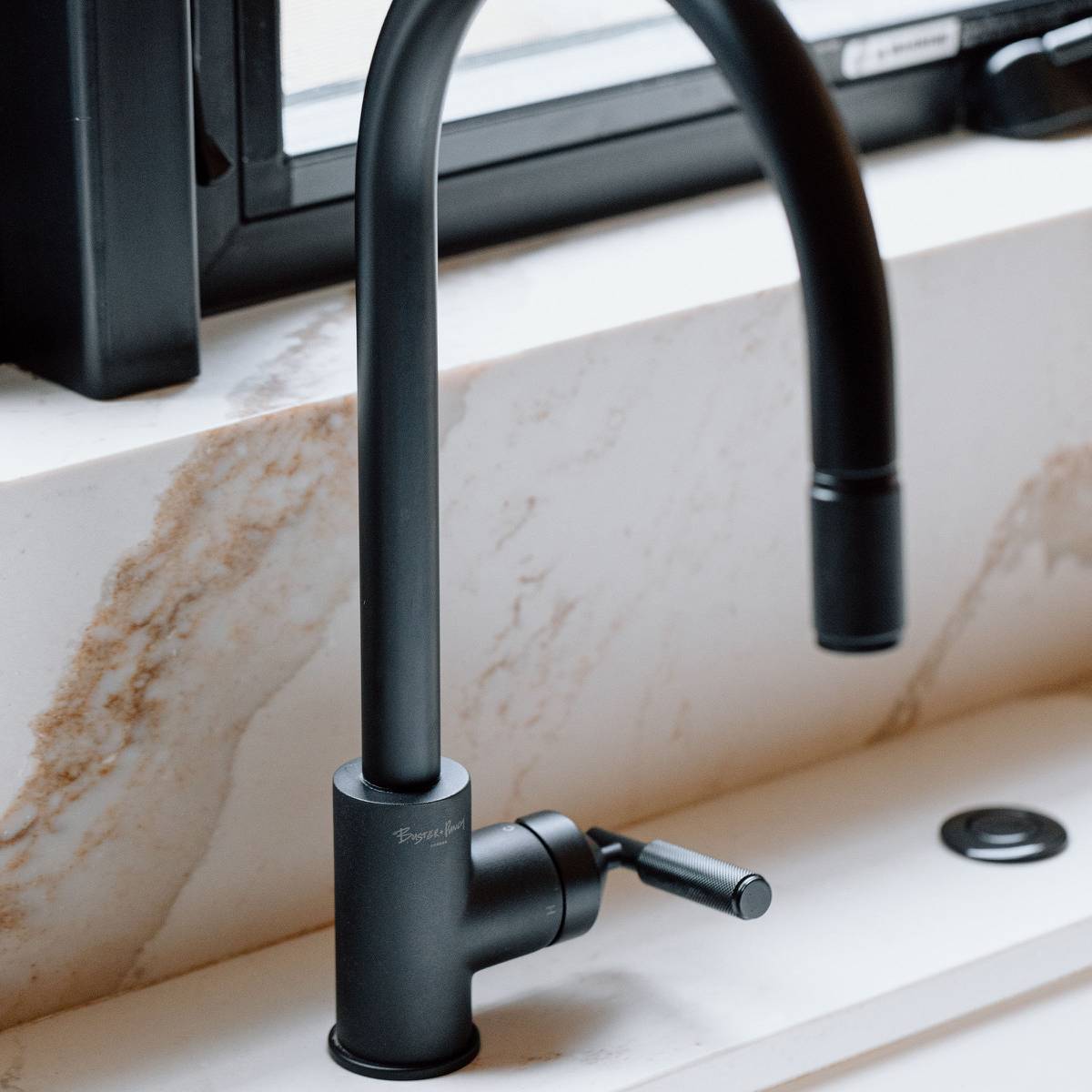 KITCHEN FAUCET / PULL-OUT WITH DUAL SPRAY / CROSS