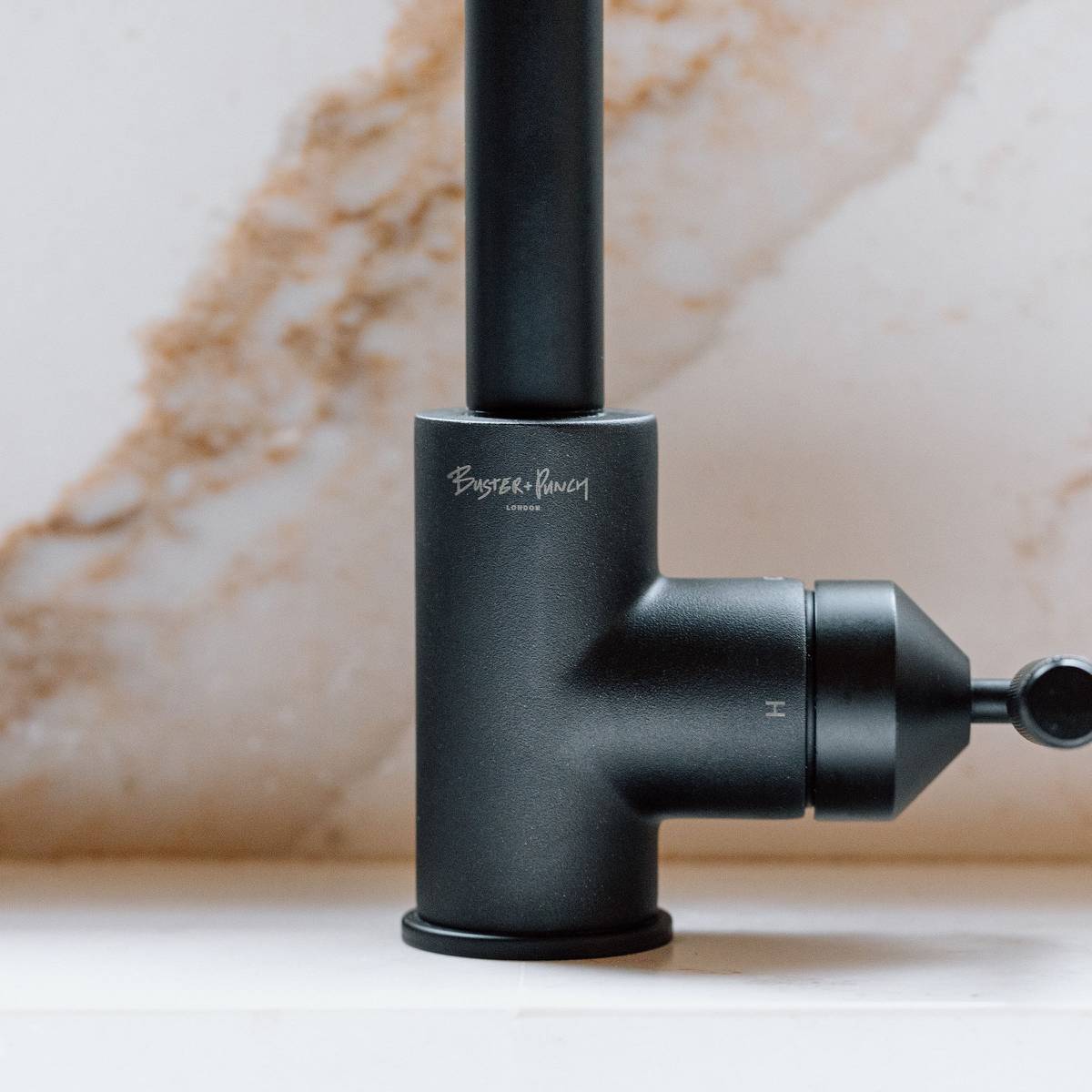 KITCHEN FAUCET / PULL-OUT WITH DUAL SPRAY / CROSS