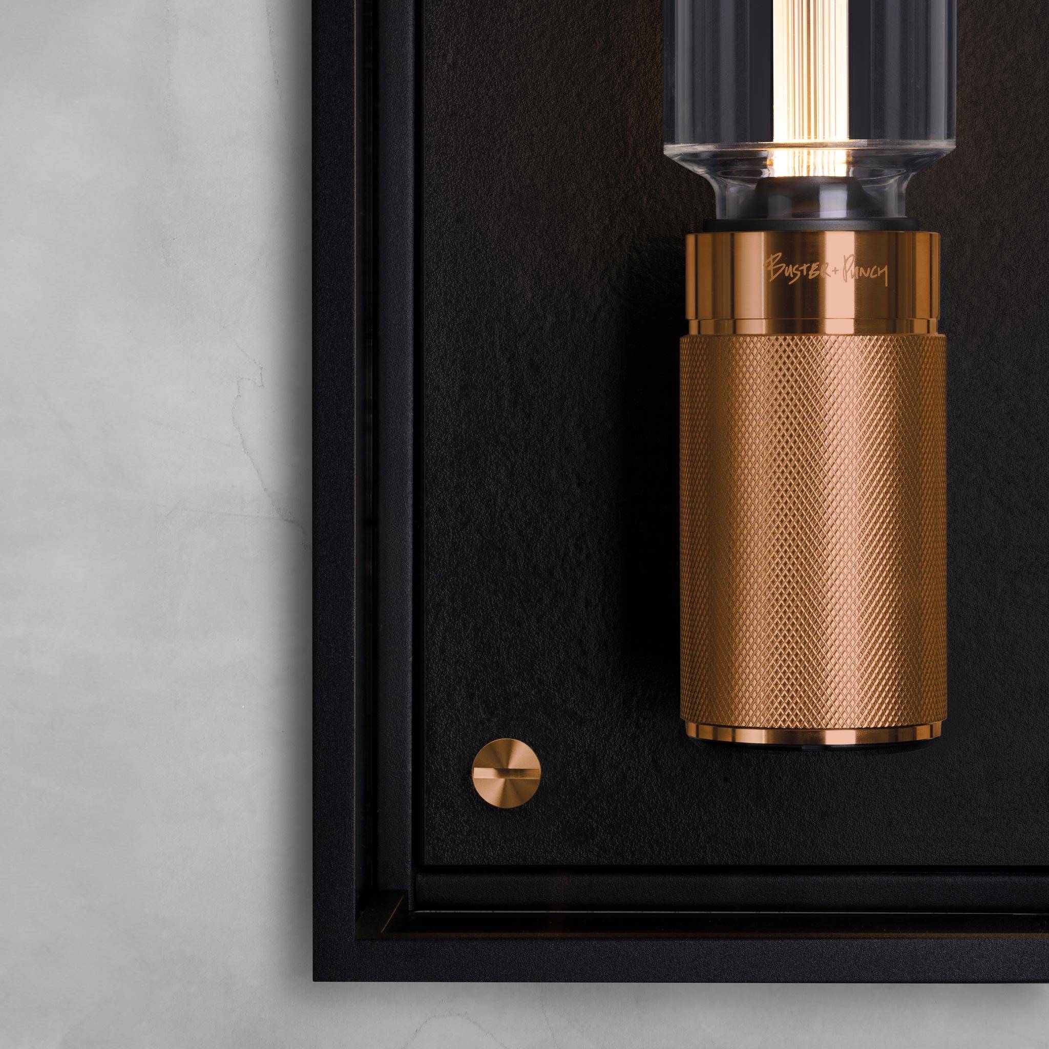 CAGED WET / WALL / CROSS / LARGE / BLACK