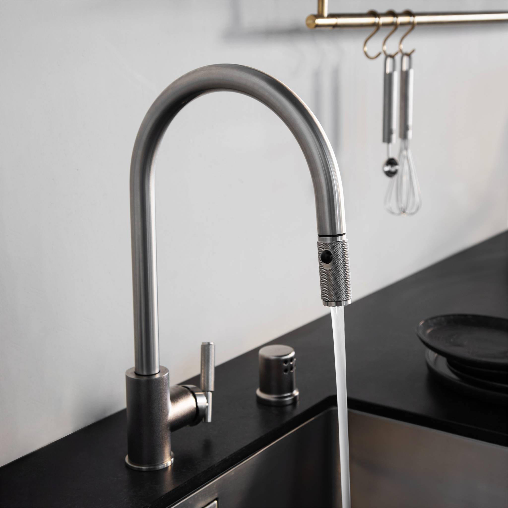 KITCHEN FAUCET / PULL-OUT WITH DUAL SPRAY / CROSS