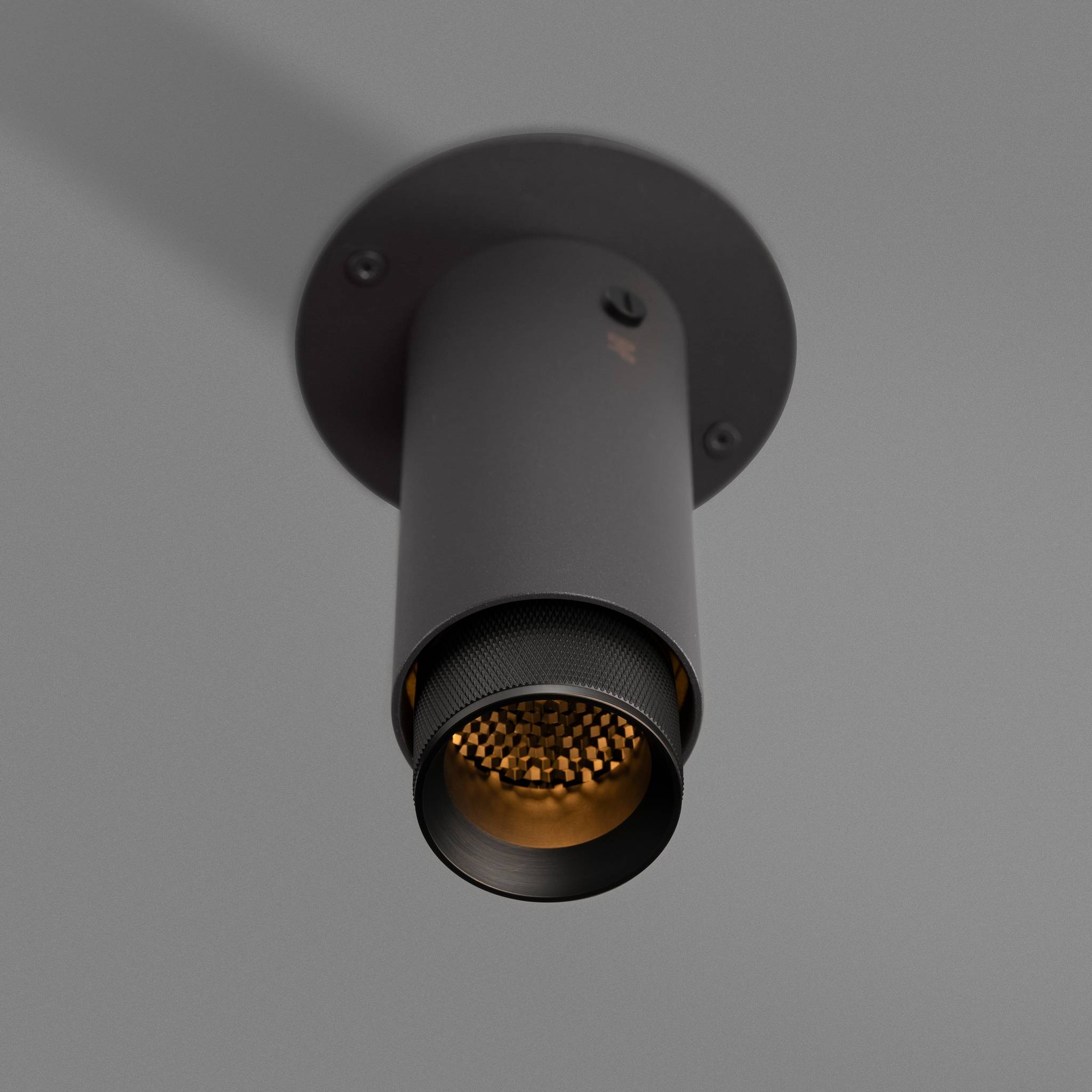 EXHAUST SURFACE / CROSS / GRAPHITE