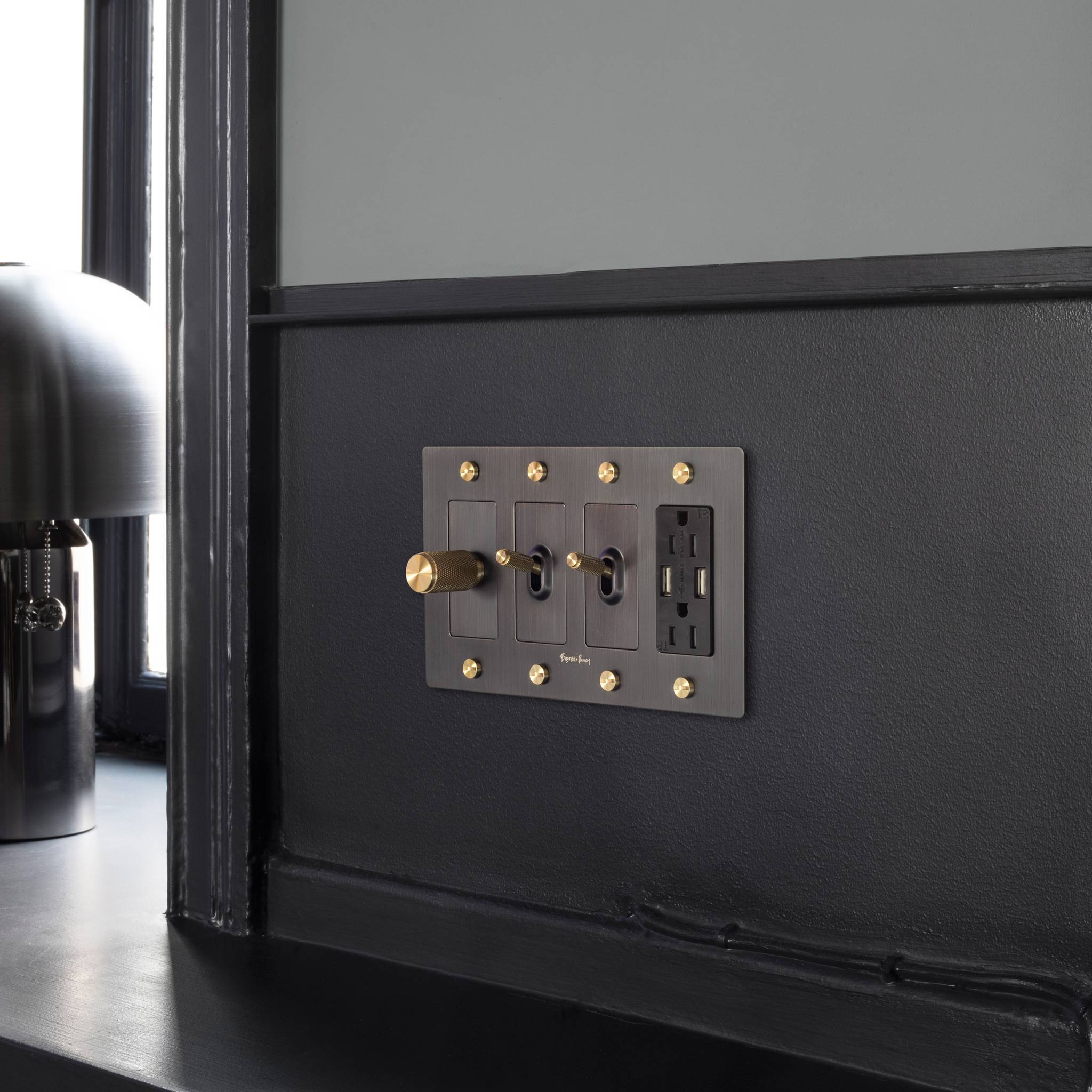 OUTLET MODULE / DUPLEX & 2 USB-A