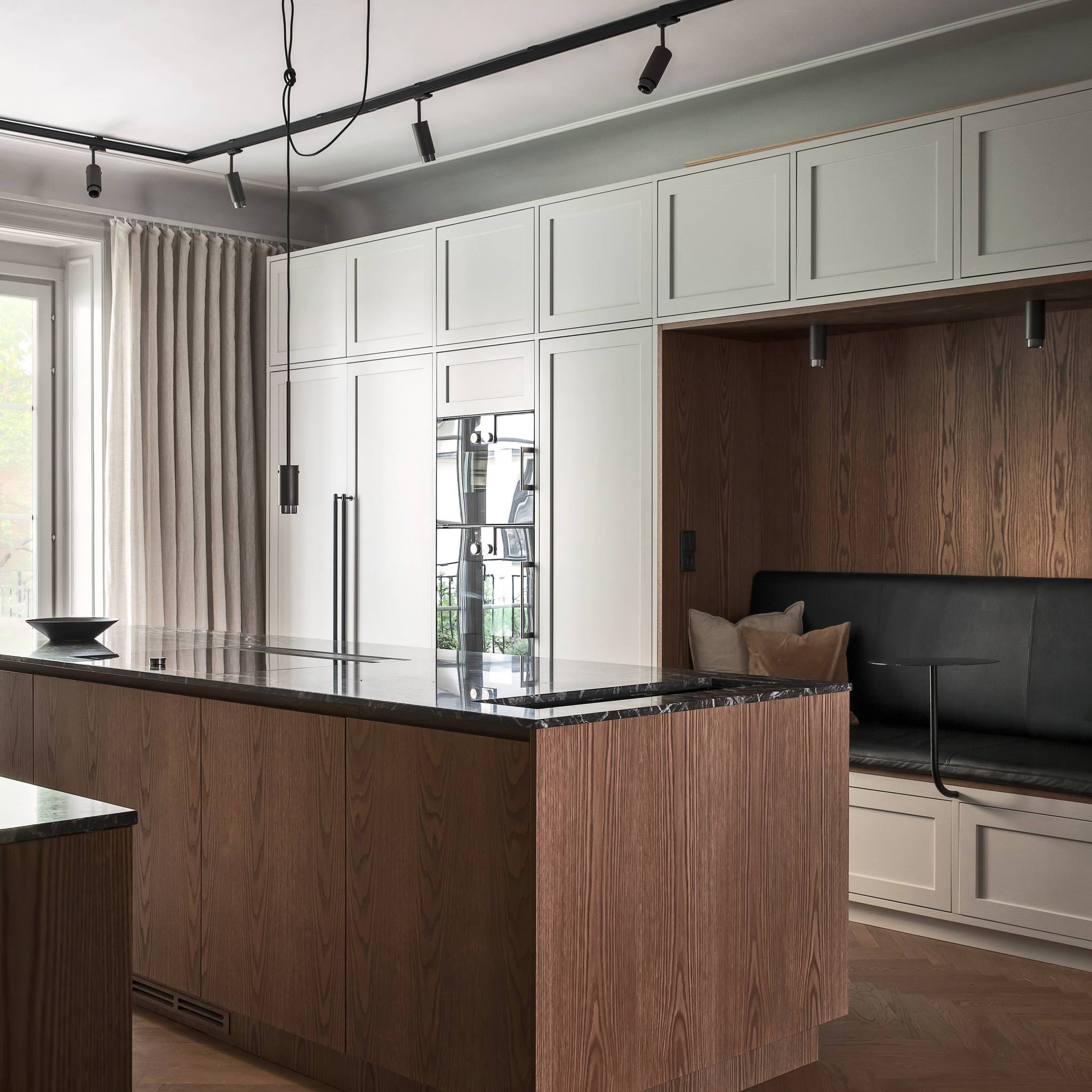 EXHAUST TRACK / LINEAR / GRAPHITE