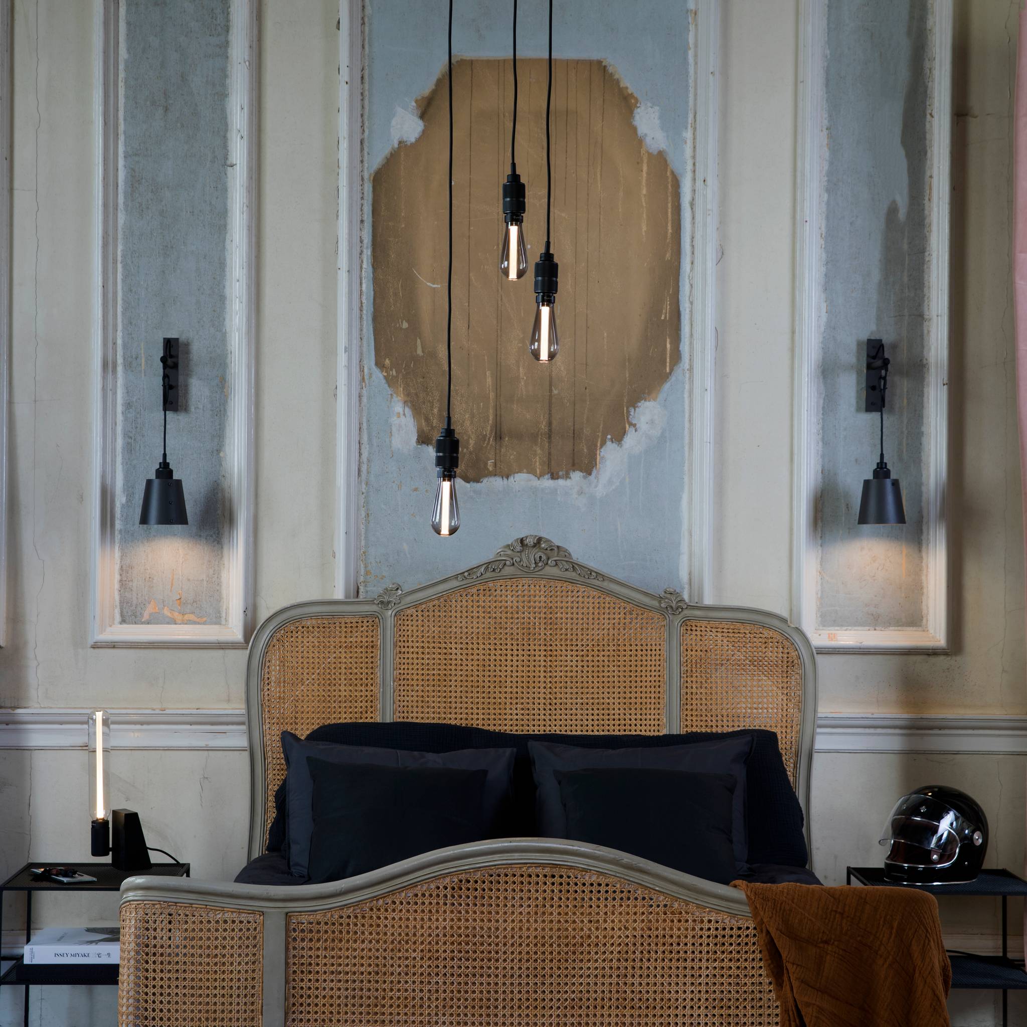 HOOKED 3.0 / NUDE / CROSS