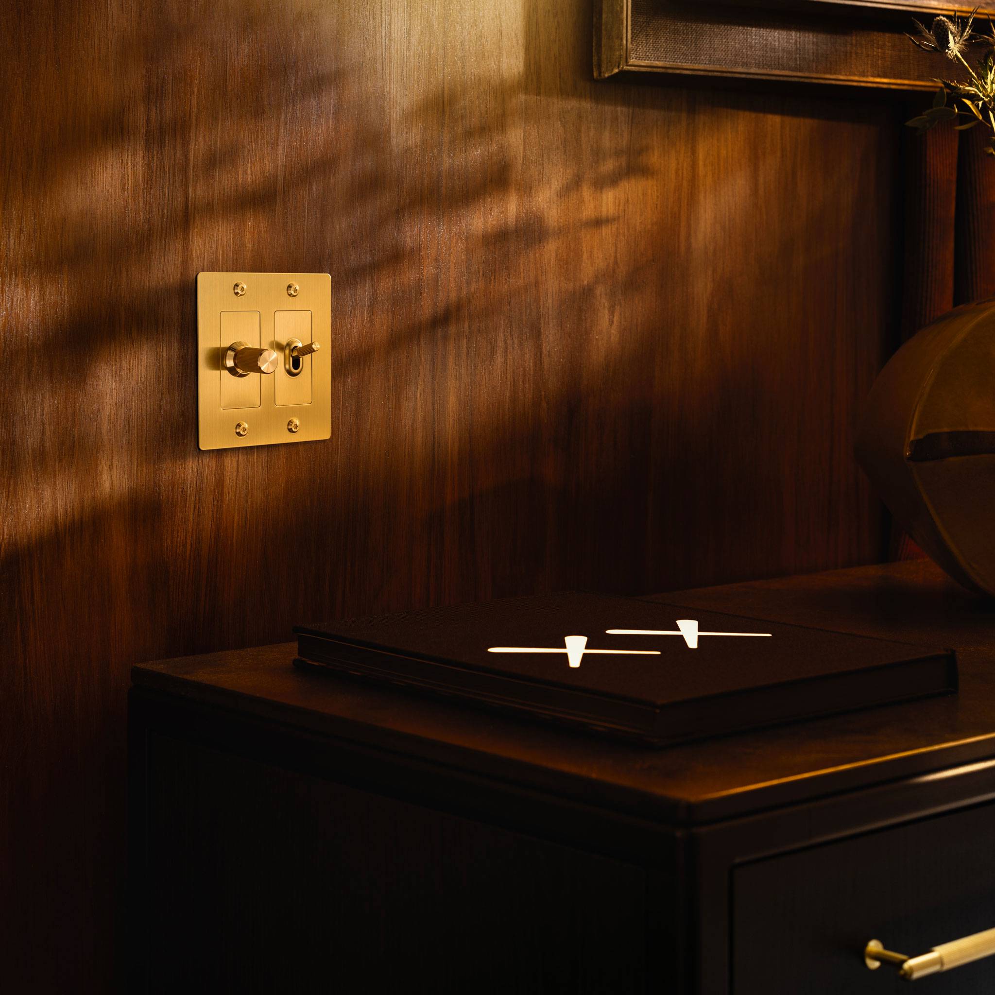 2G PLATE / WITH LOGO