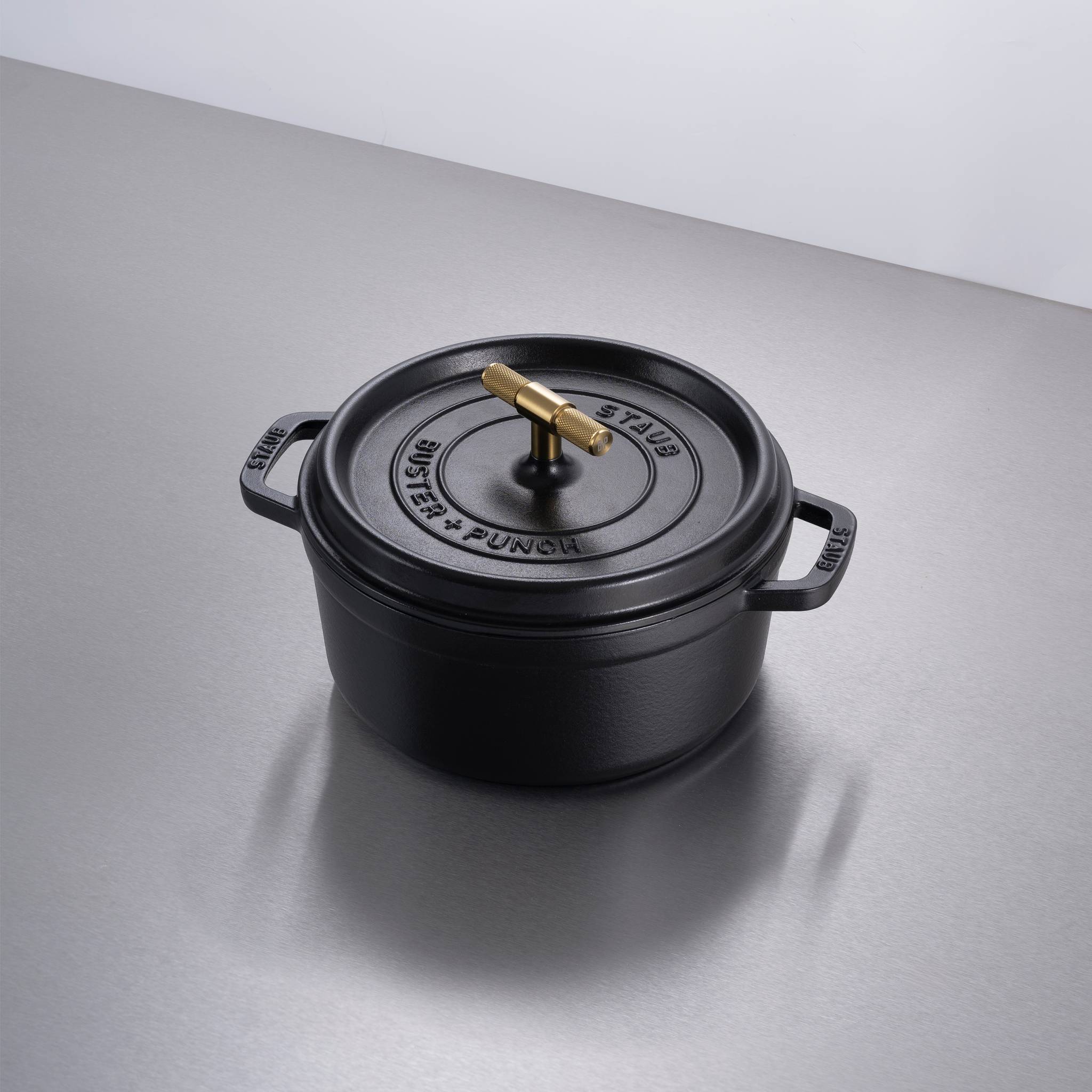 COCOTTE / 9.45 INCHES / CROSS / STAUB / BLACK