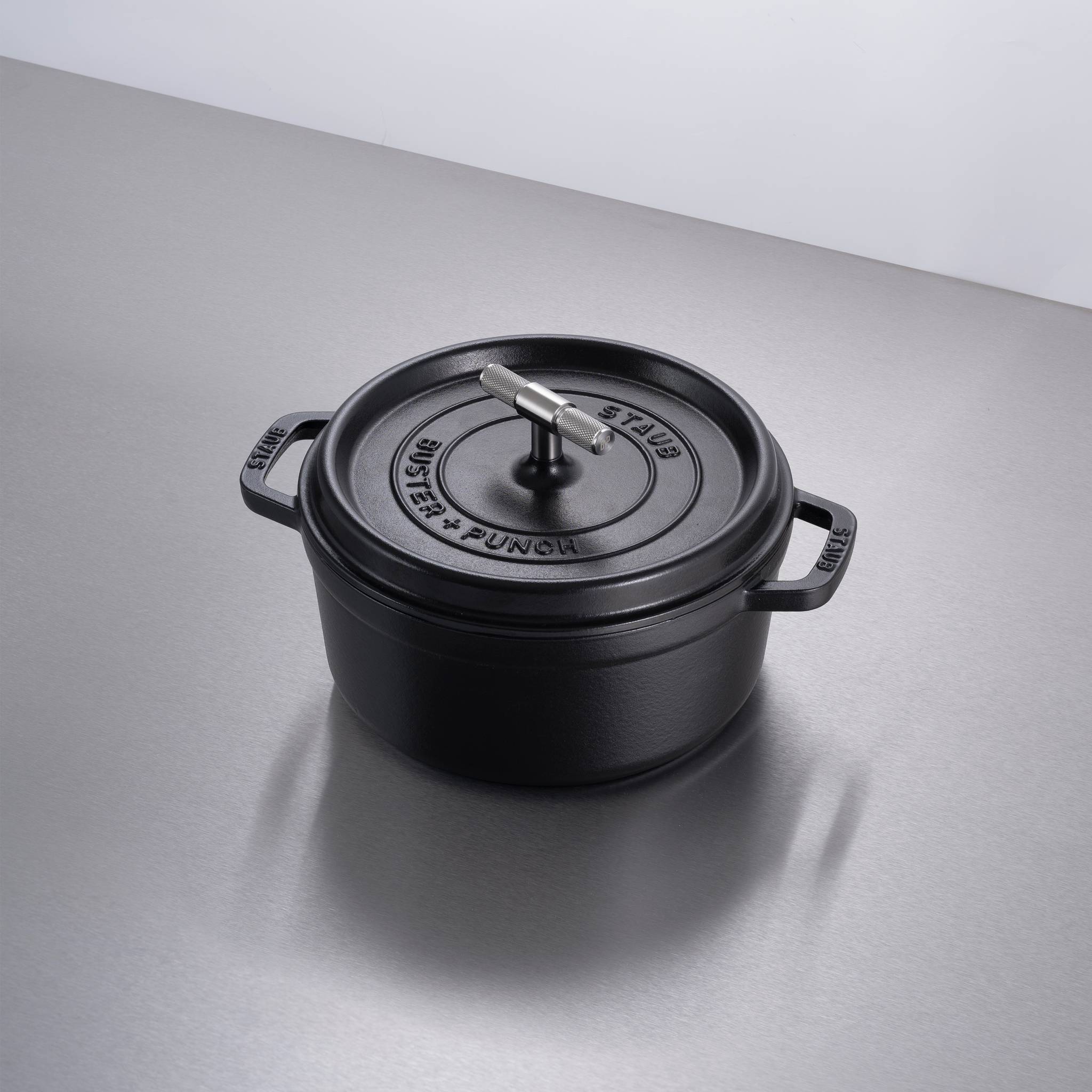 COCOTTE / 9.45 INCHES / CROSS / STAUB / BLACK