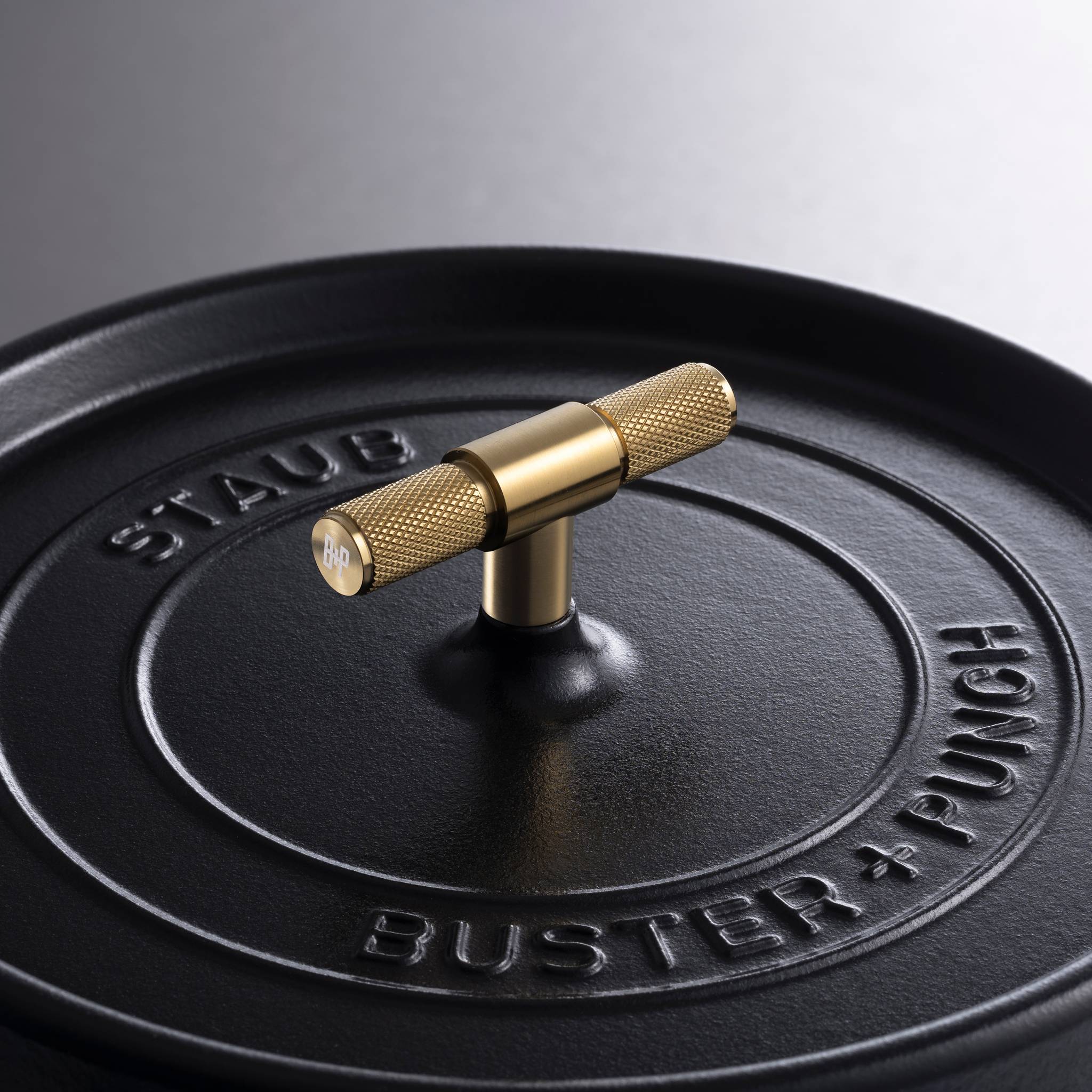 COCOTTE / 11.02 INCHES / CROSS / STAUB / BLACK