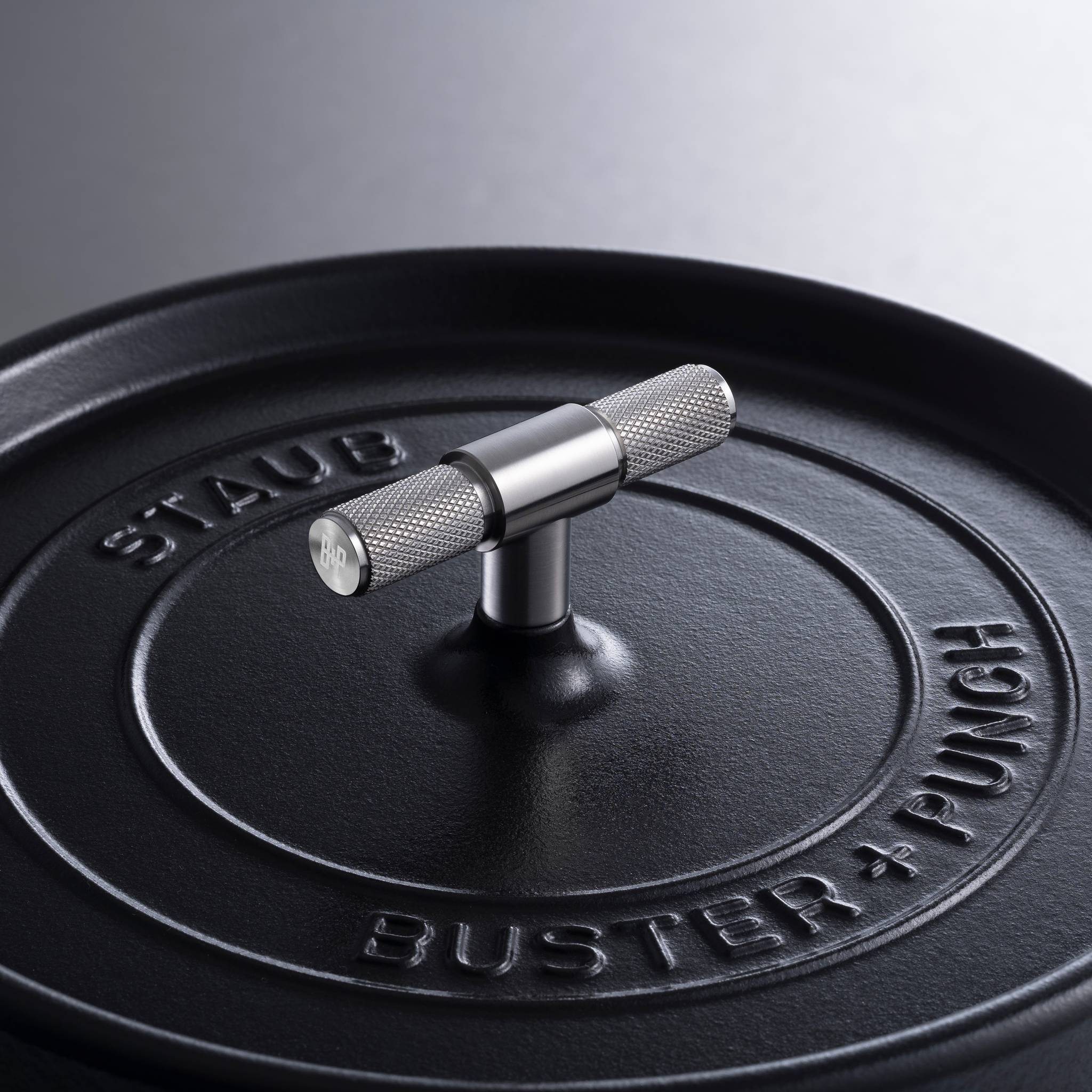 COCOTTE / 11.02 INCHES / CROSS / STAUB / BLACK