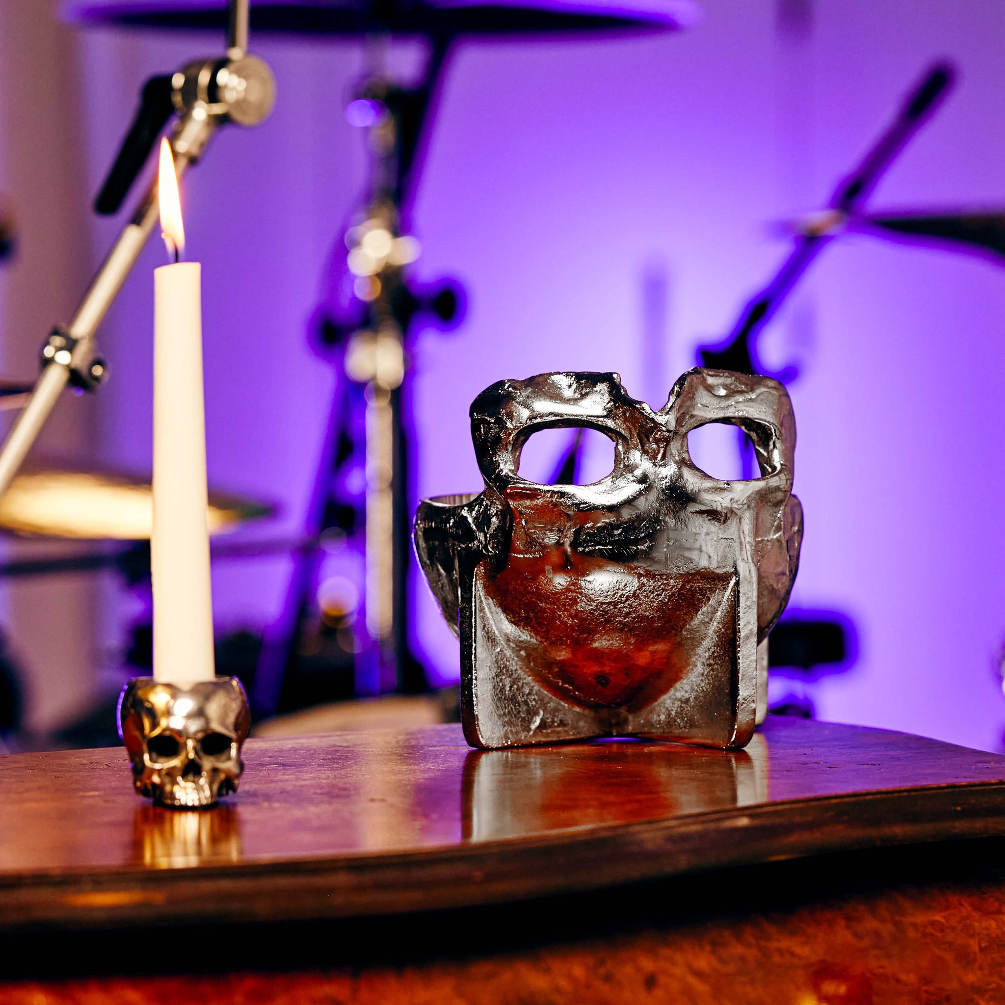 SKULL BOWL / TRAVIS BARKER