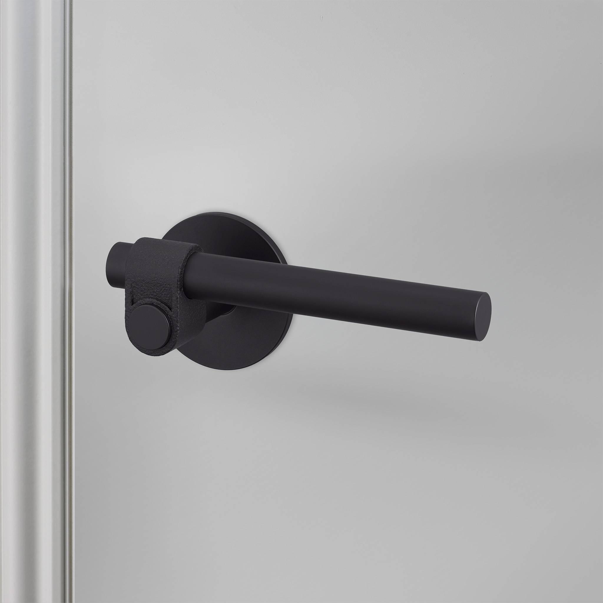 DOOR HANDLE SET / PRIVACY / CAST / LATCH INCLUDED