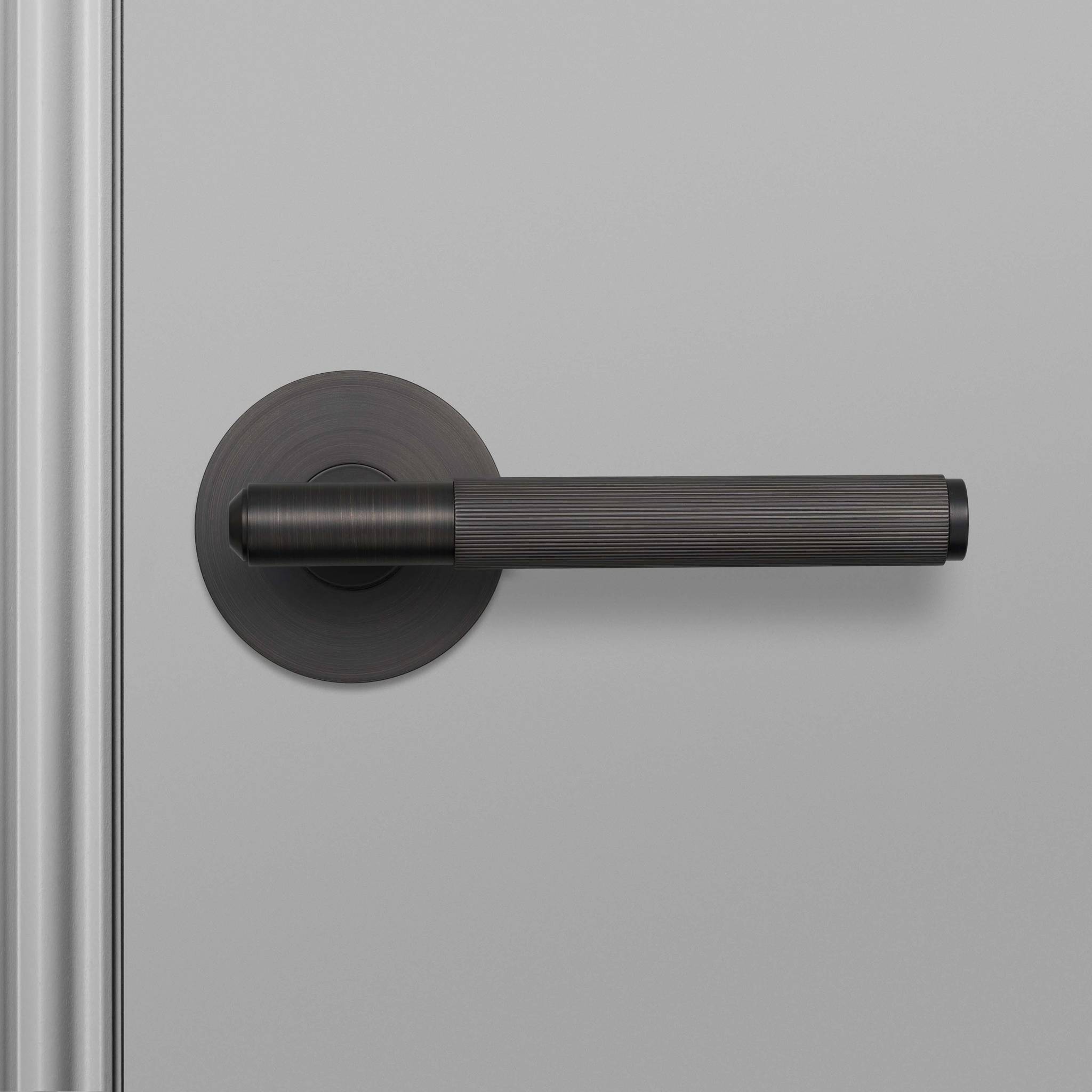 DOOR HANDLE SET / PRIVACY / LINEAR