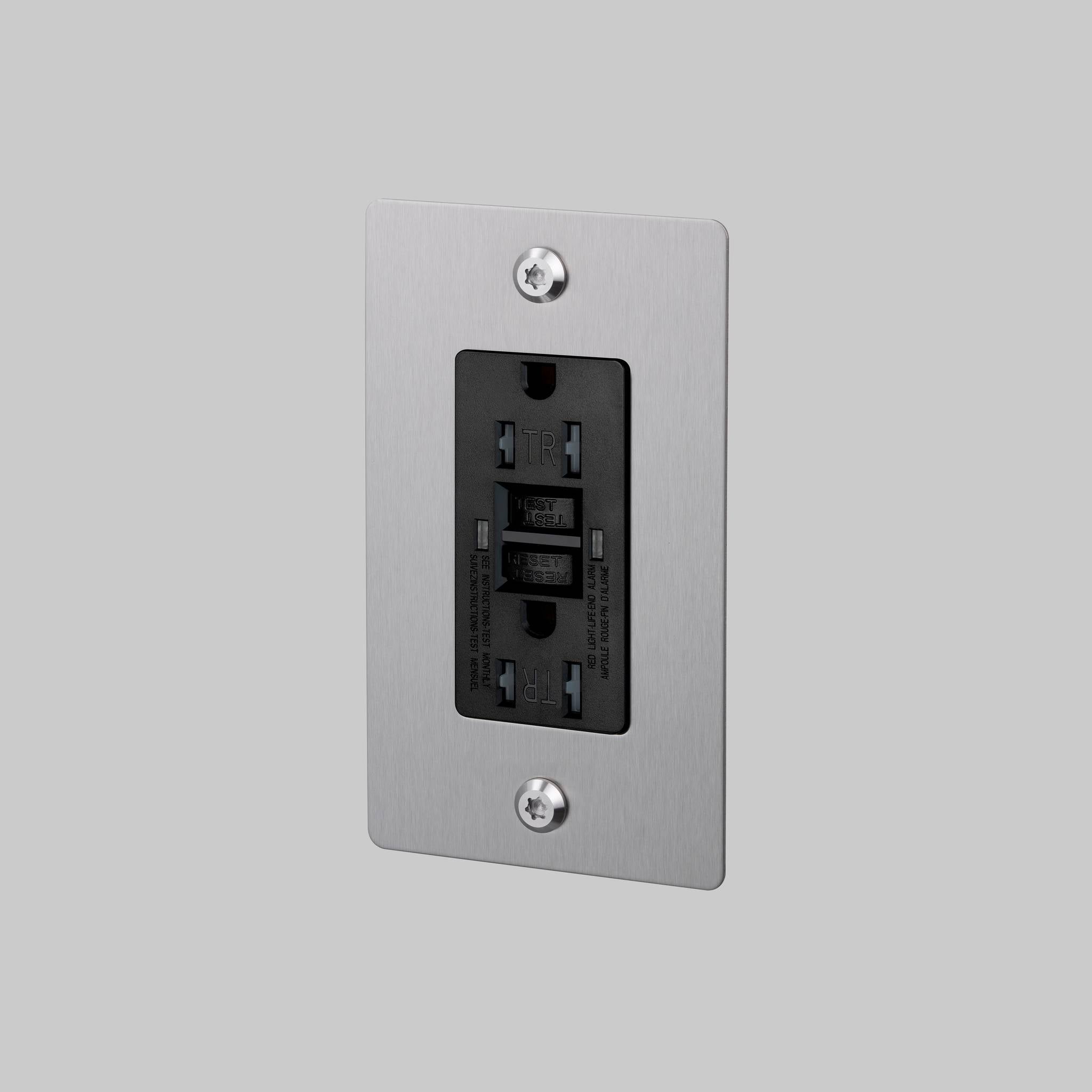 1G DUPLEX OUTLET / GFCI / LINEAR / WITHOUT LOGO