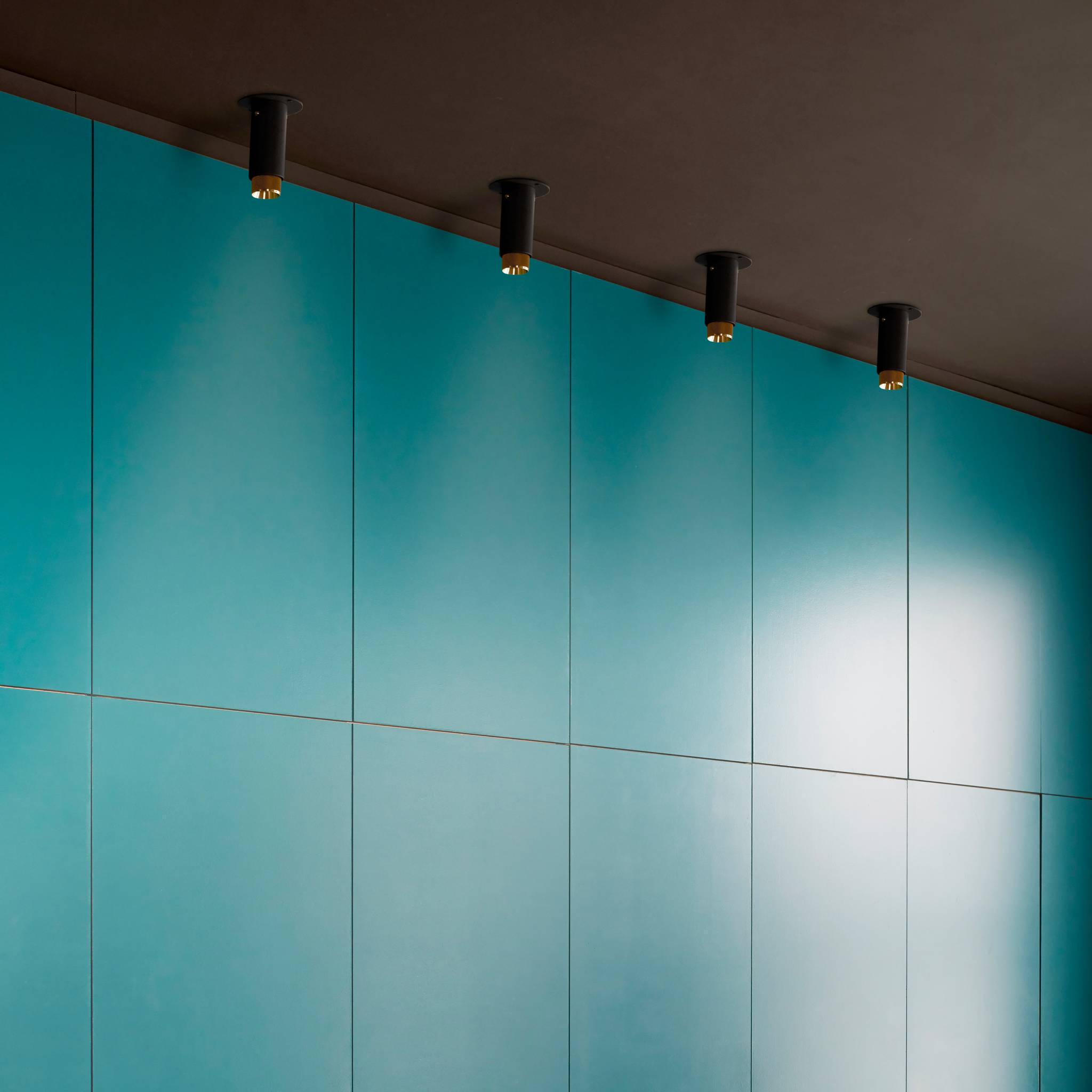 EXHAUST SURFACE / CROSS / GRAPHITE