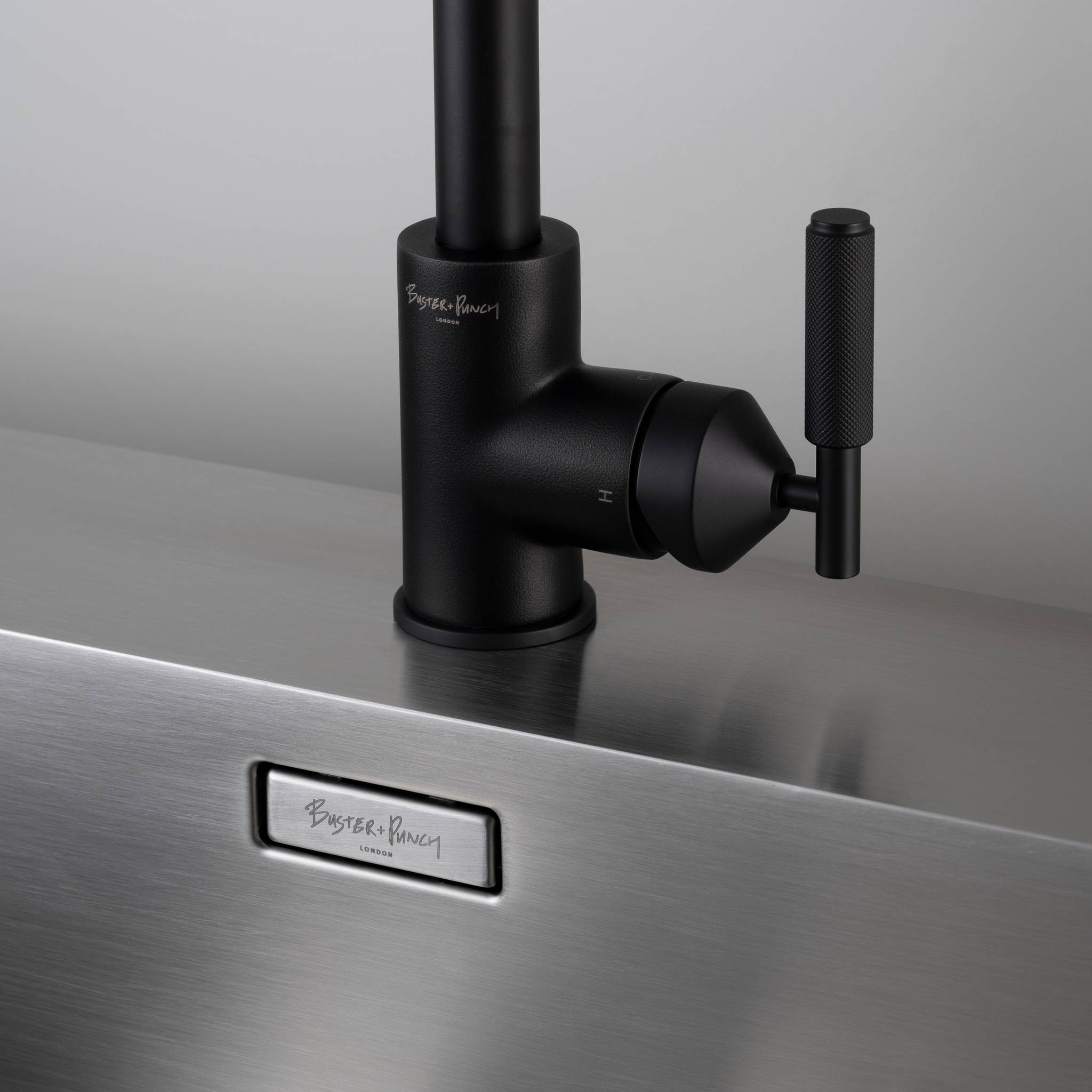 KITCHEN FAUCET / PULL-OUT WITH DUAL SPRAY / CROSS