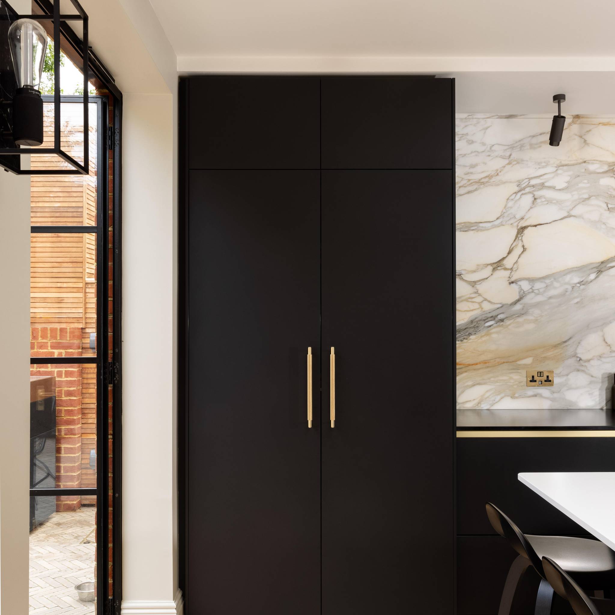 EXHAUST PENDANT / CROSS / GRAPHITE