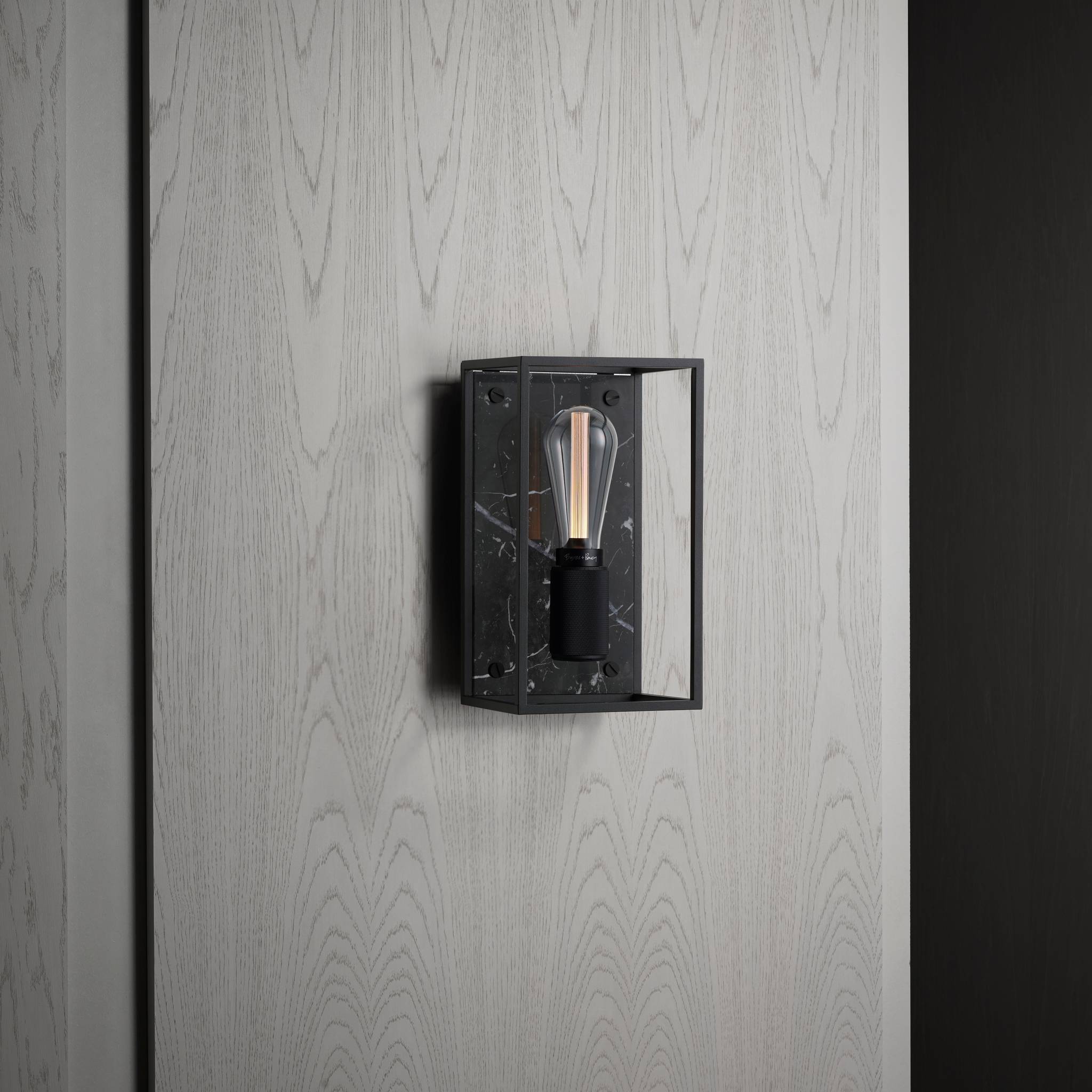 CAGED WALL / MEDIUM / CROSS