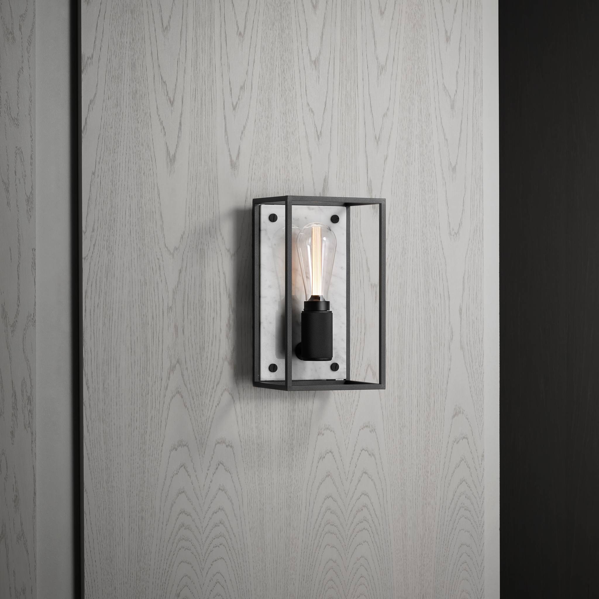 CAGED WALL / MEDIUM / CROSS