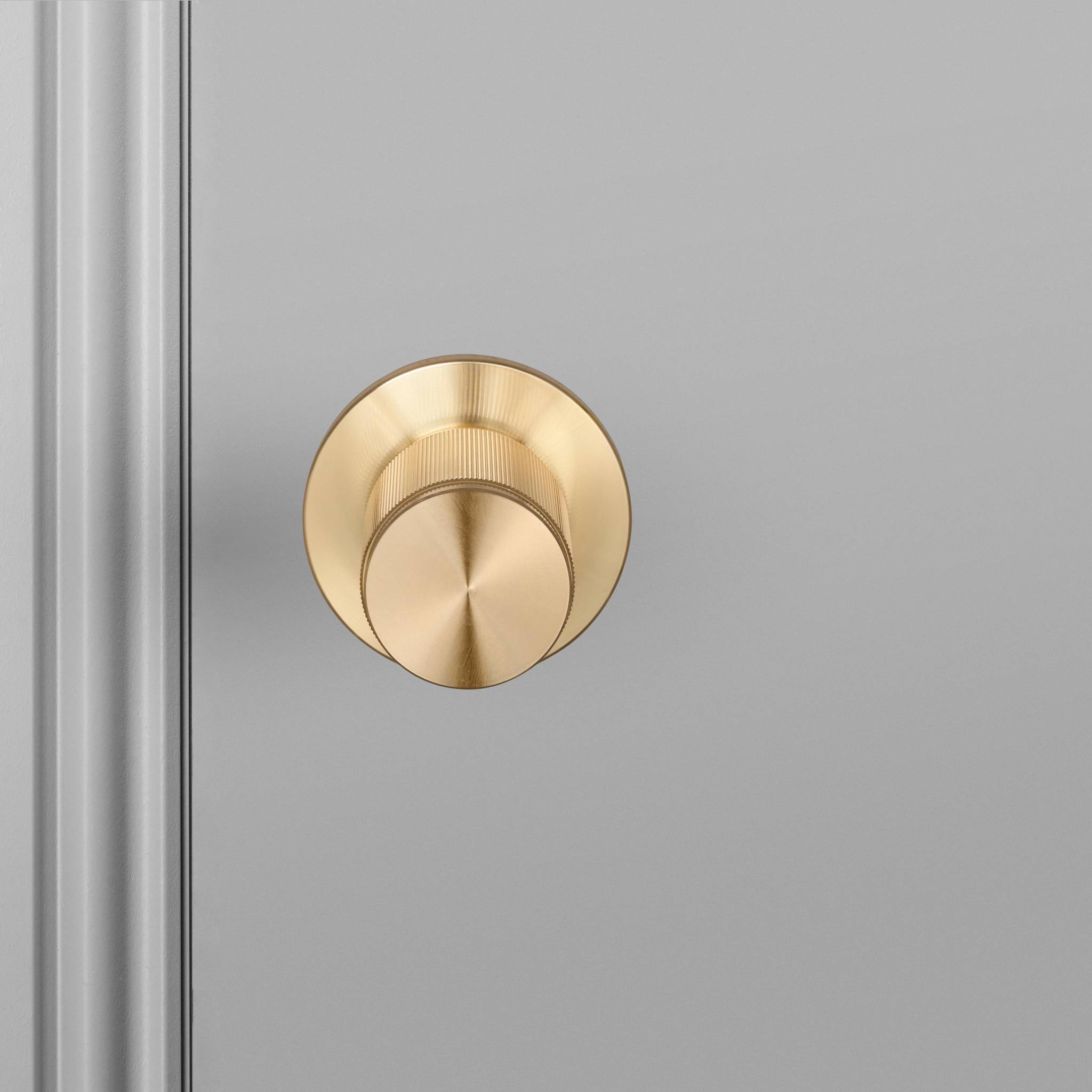 DOOR KNOB / FIXED / DOUBLE-SIDED / LINEAR