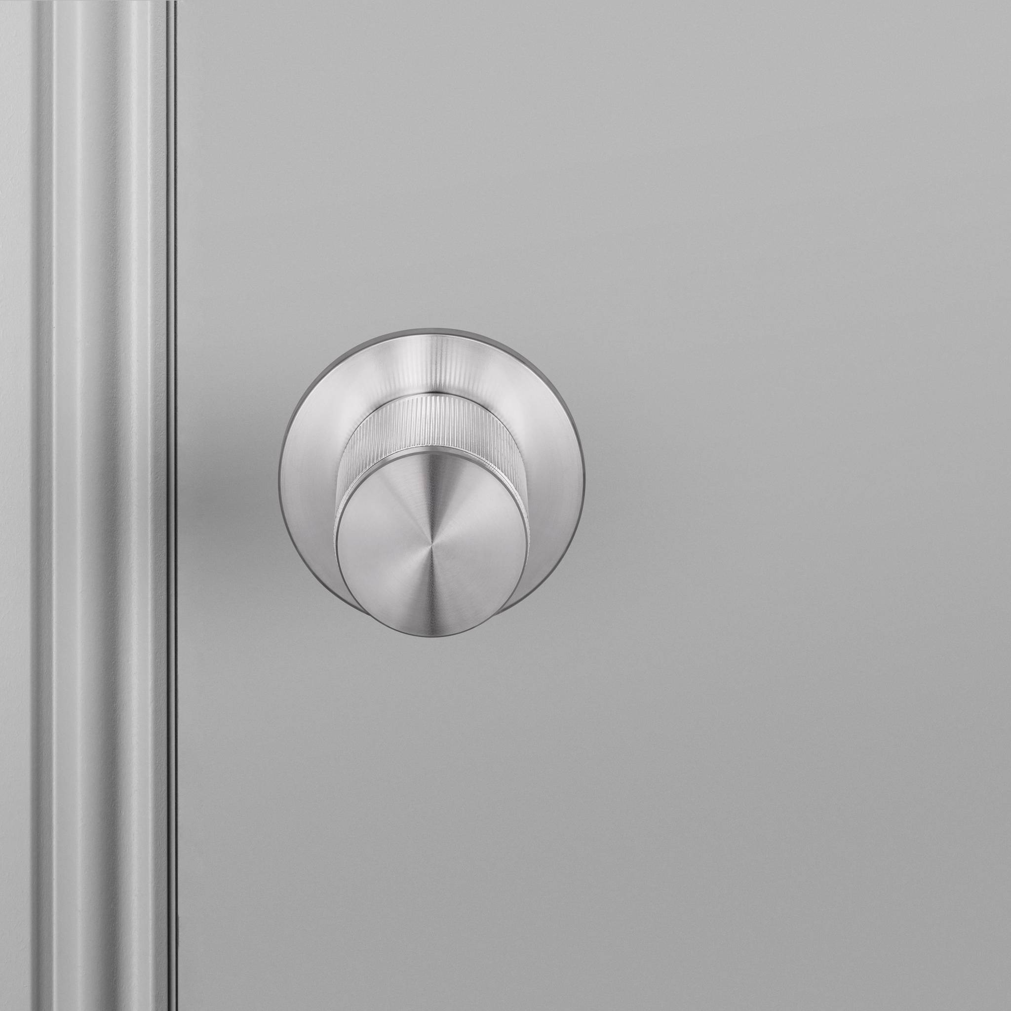 DOOR KNOB / FIXED / DOUBLE-SIDED / LINEAR