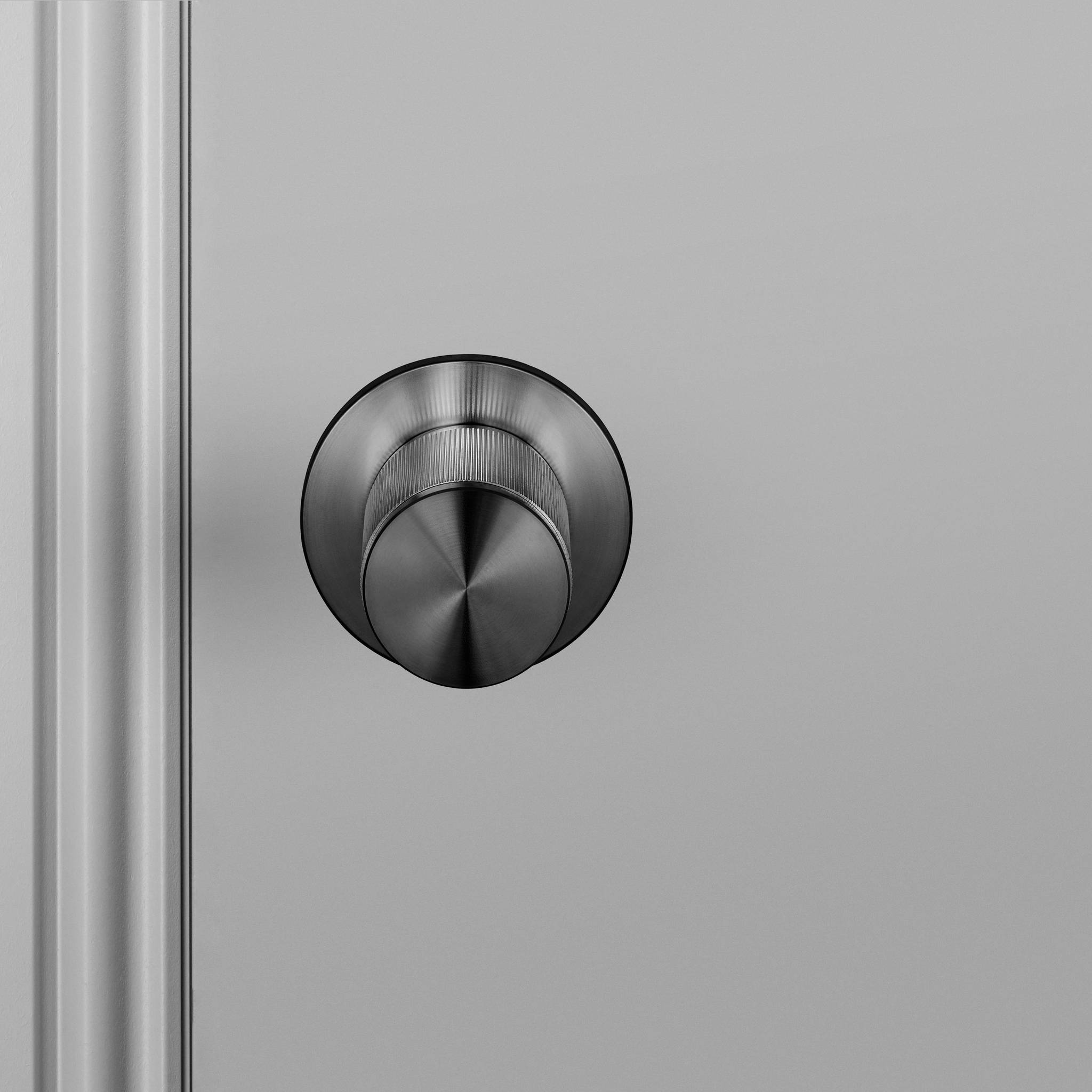 DOOR KNOB / FIXED / DOUBLE-SIDED / LINEAR