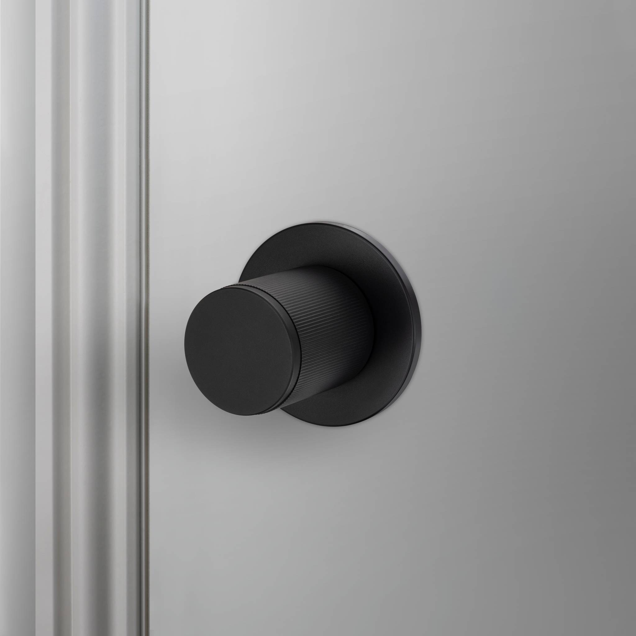 DOOR KNOB SET / PASSAGE / LINEAR