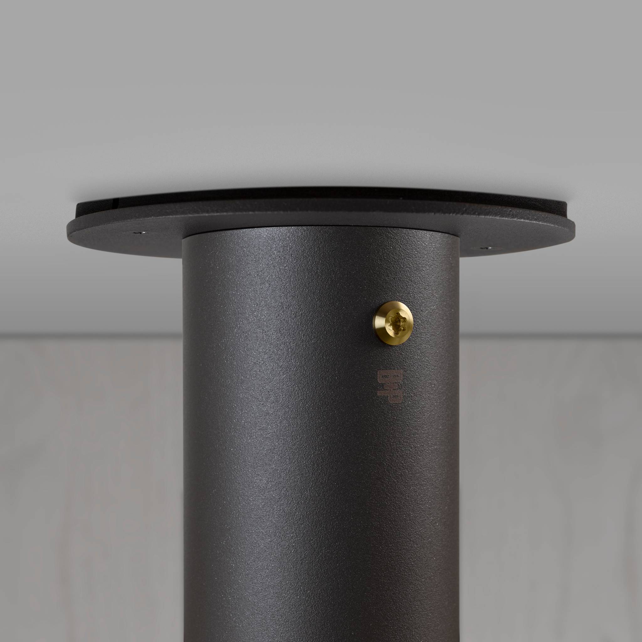 EXHAUST SURFACE / LINEAR / GRAPHITE