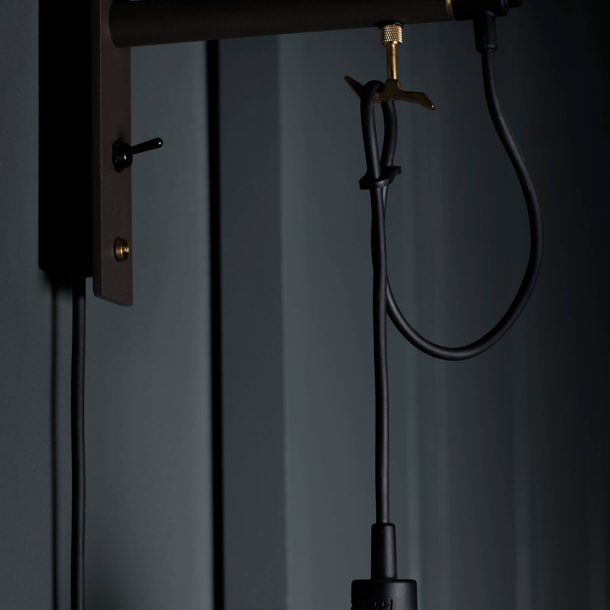 HOOKED WALL / CROSS / LARGE / GRAPHITE