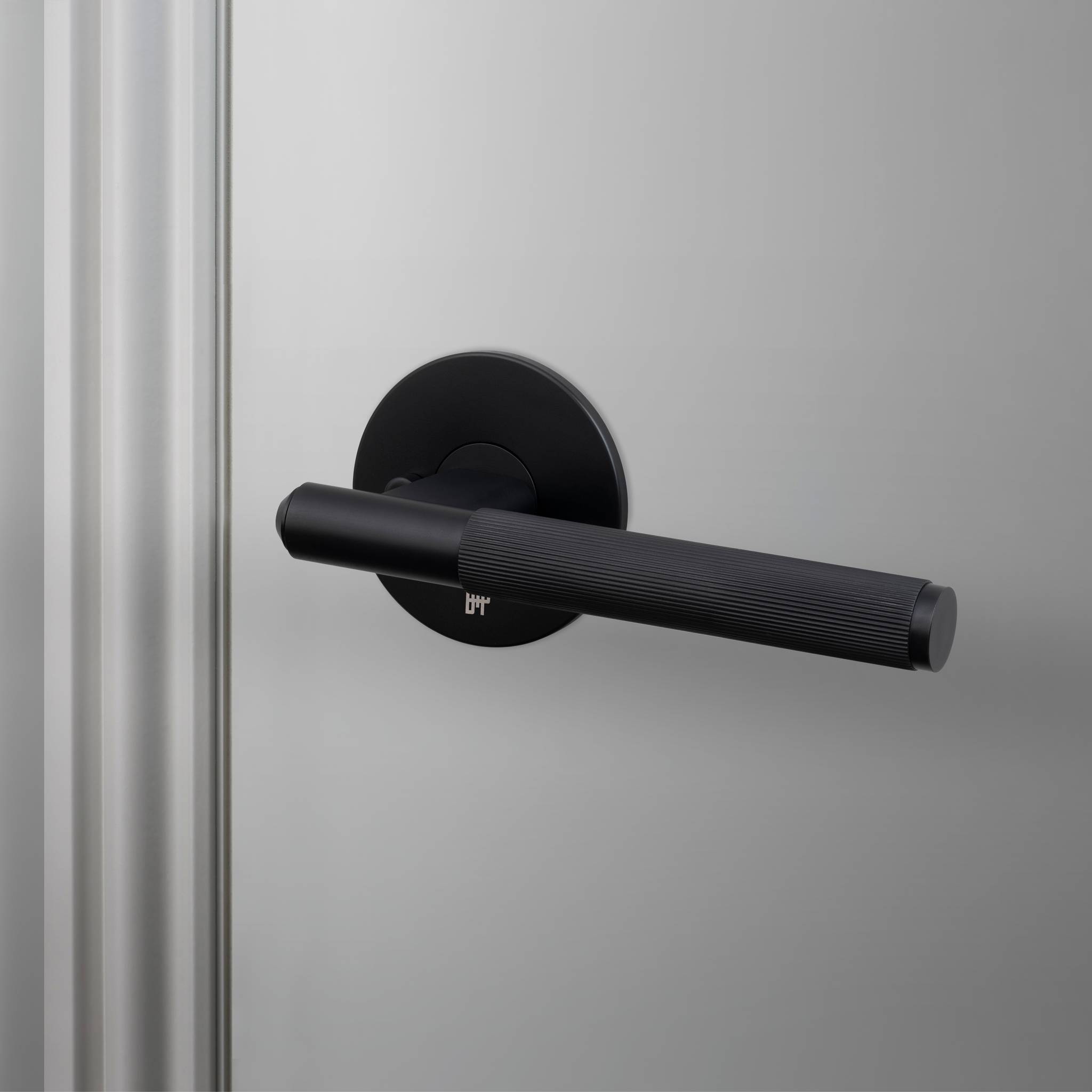 DOOR HANDLE SET / PRIVACY / LINEAR