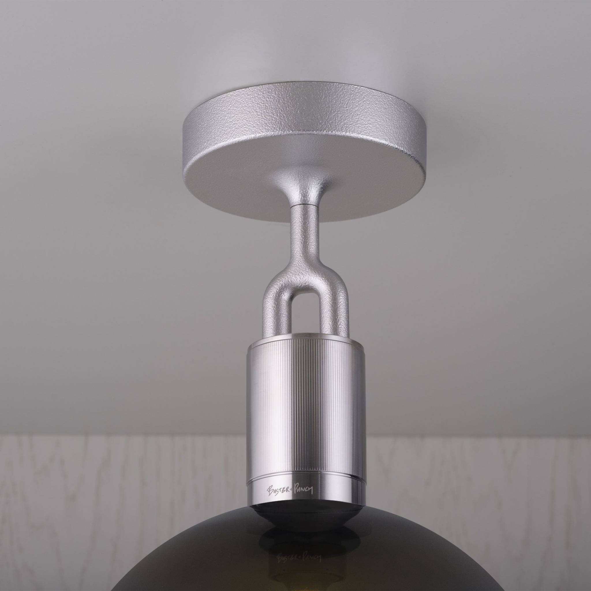 FORKED CEILING / LINEAR / GLOBE / SMOKED / MEDIUM