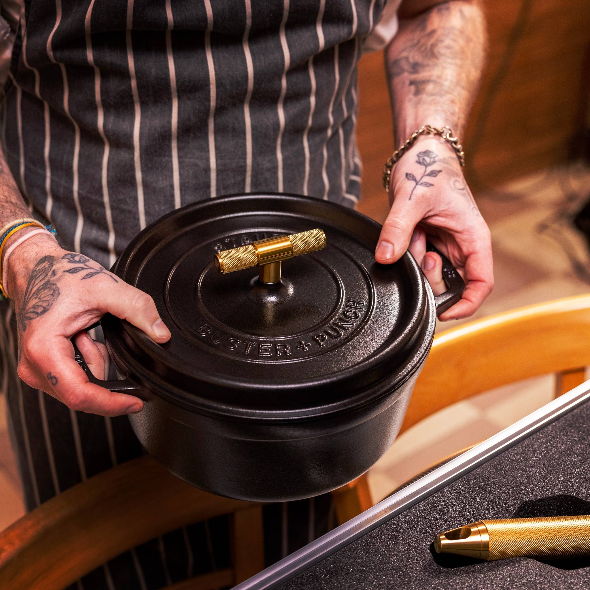 COCOTTE / 11.02 INCHES / CROSS / STAUB / BLACK