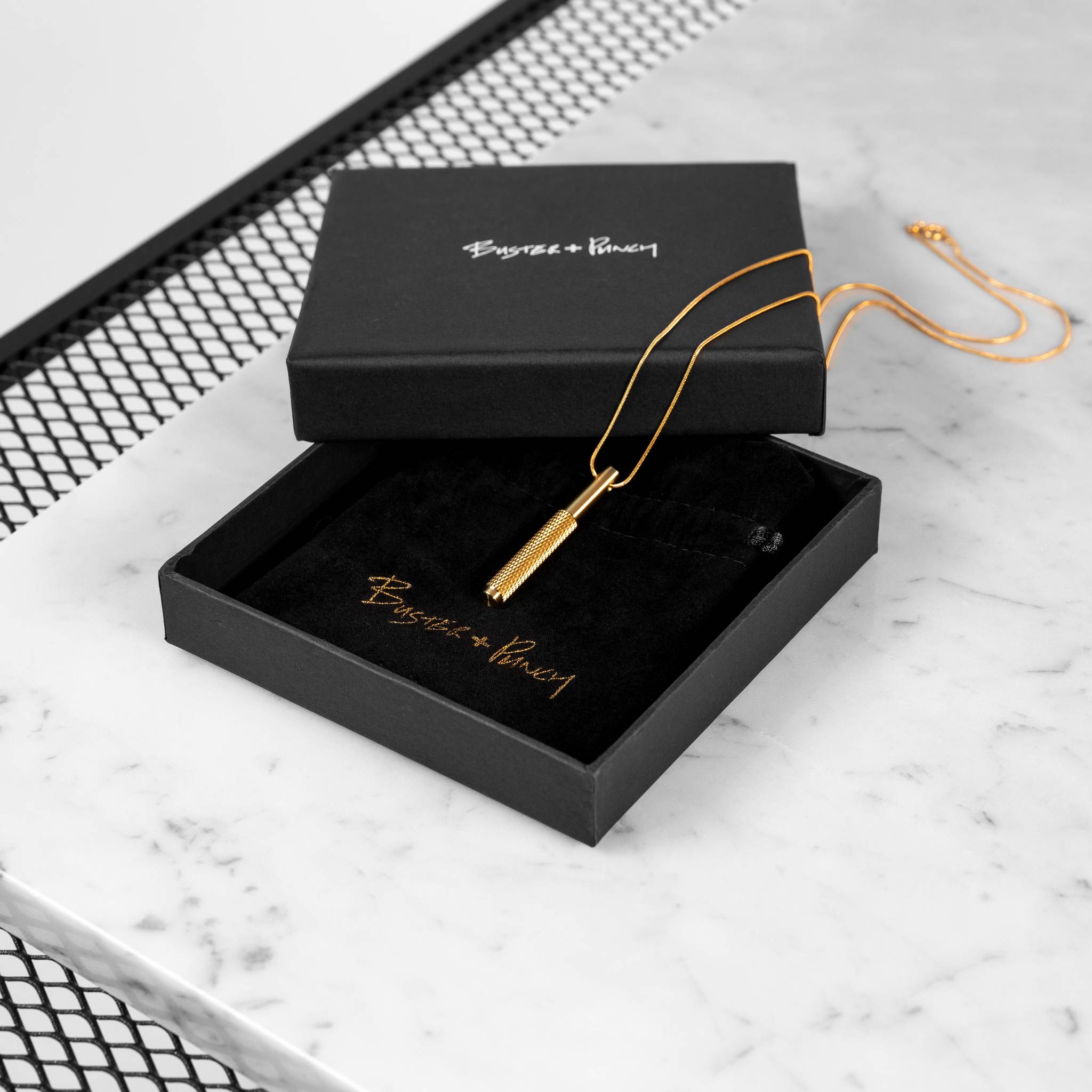 NECKLACE / VERTICAL / CROSS