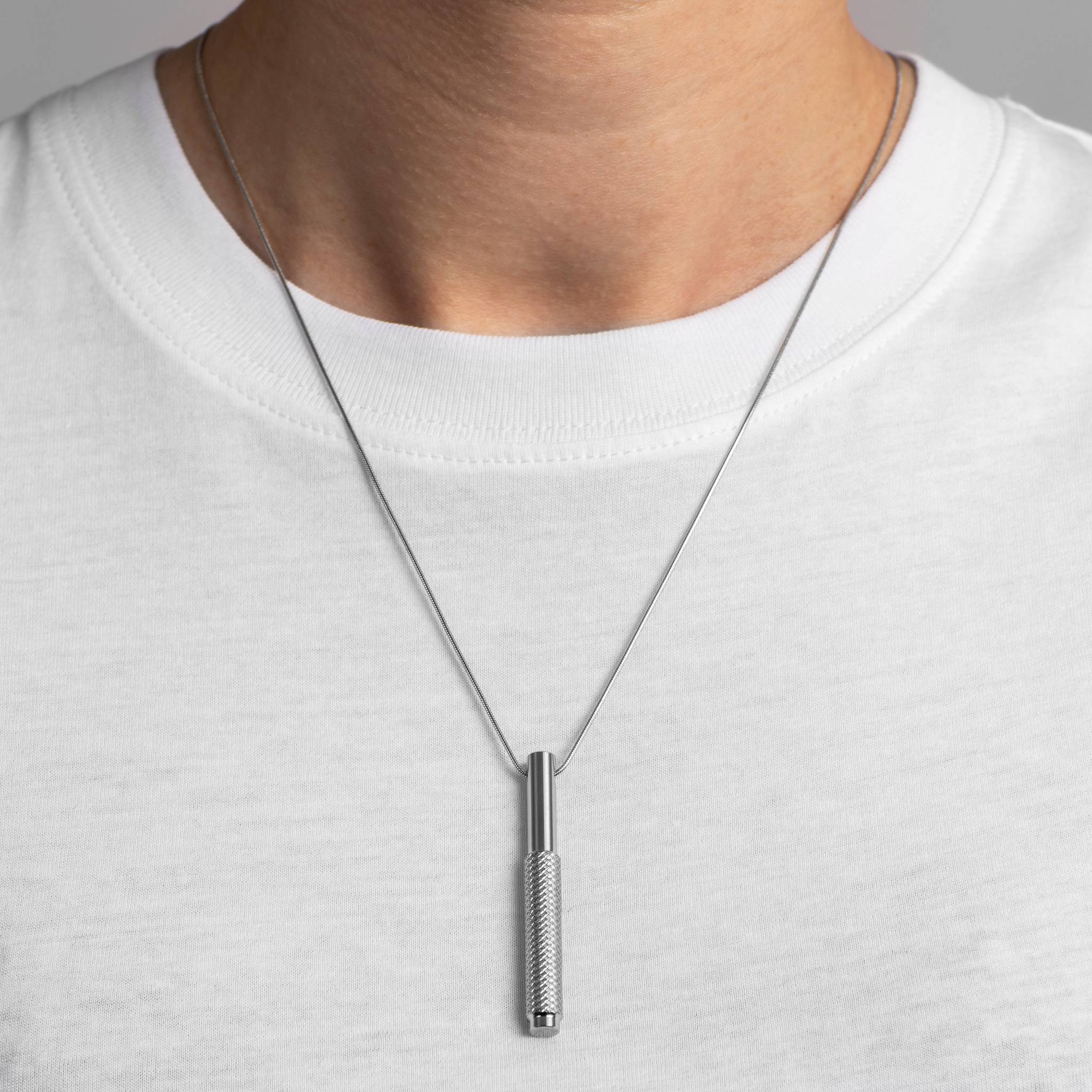 NECKLACE / VERTICAL / CROSS