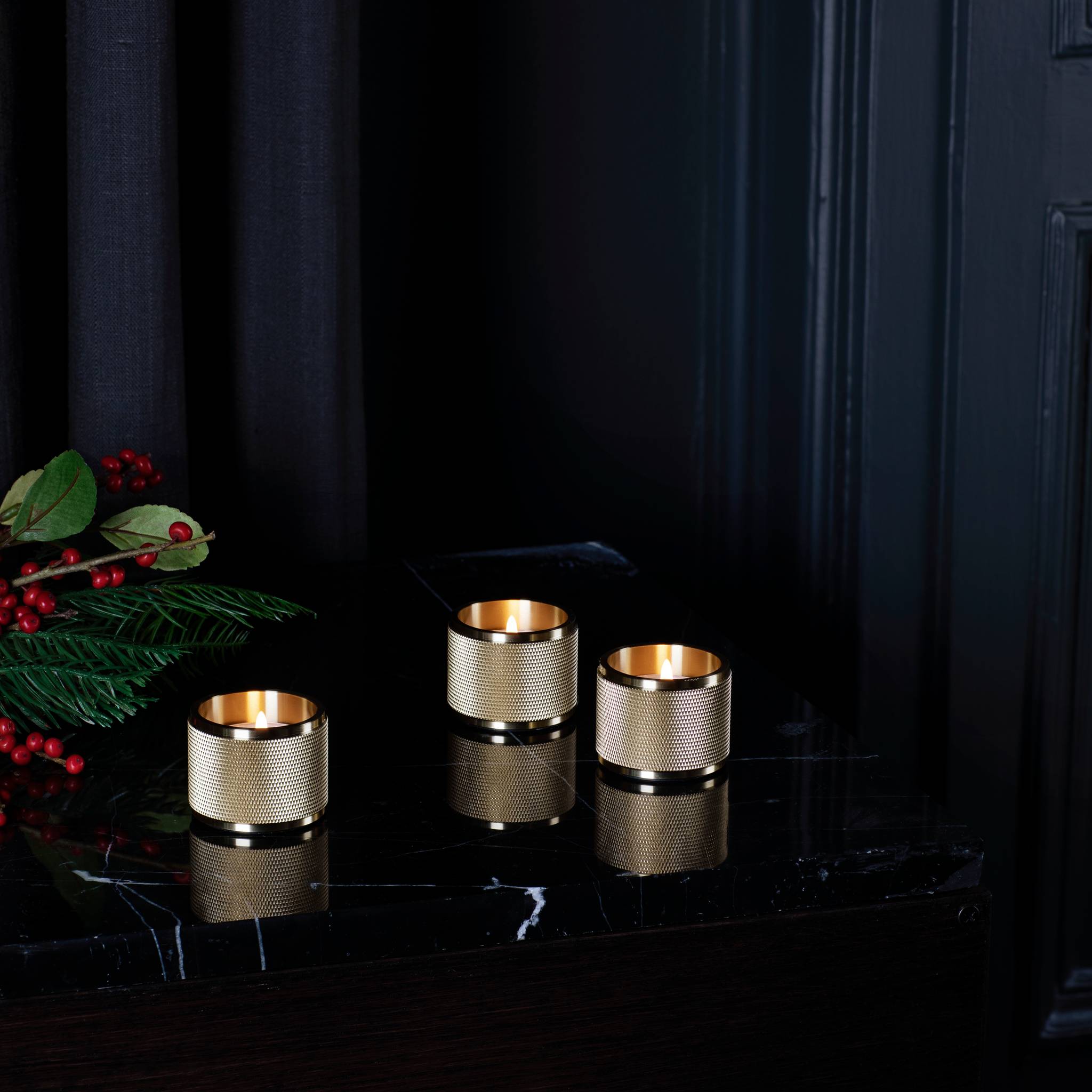 TEALIGHT CANDLE HOLDER / CROSS