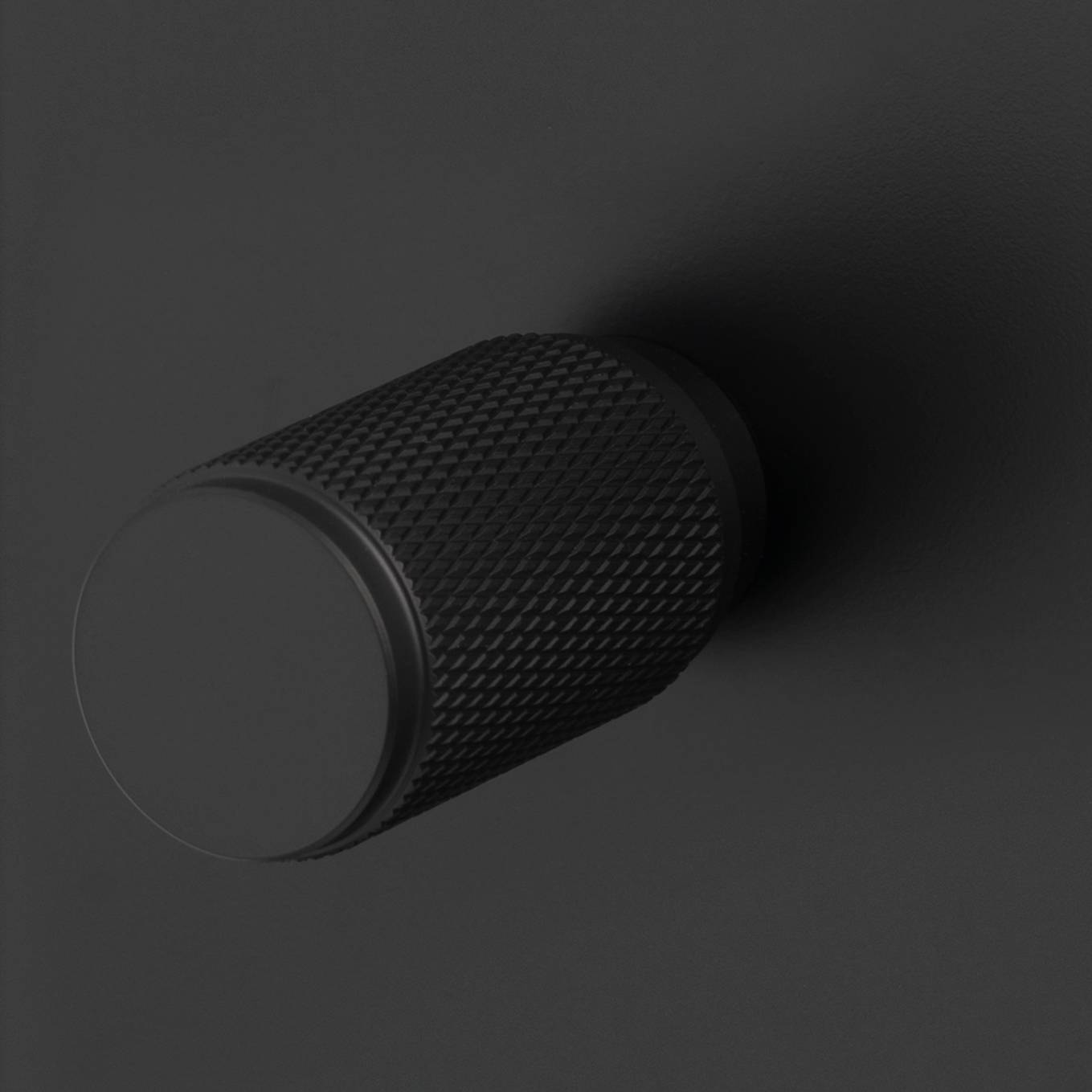 #Finish_BLACK