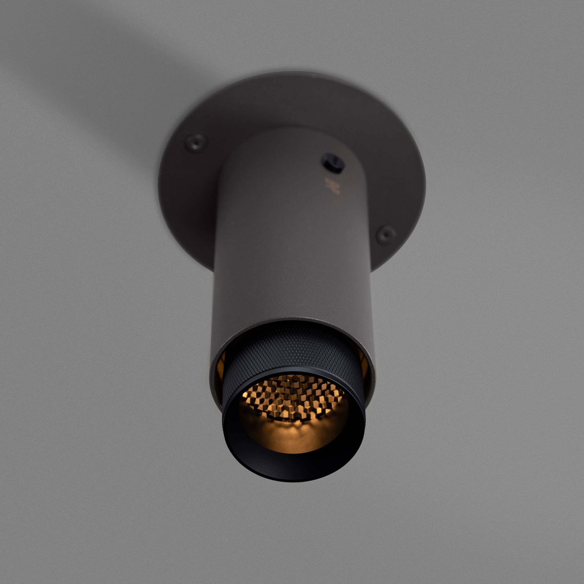 EXHAUST SURFACE / CROSS / GRAPHITE