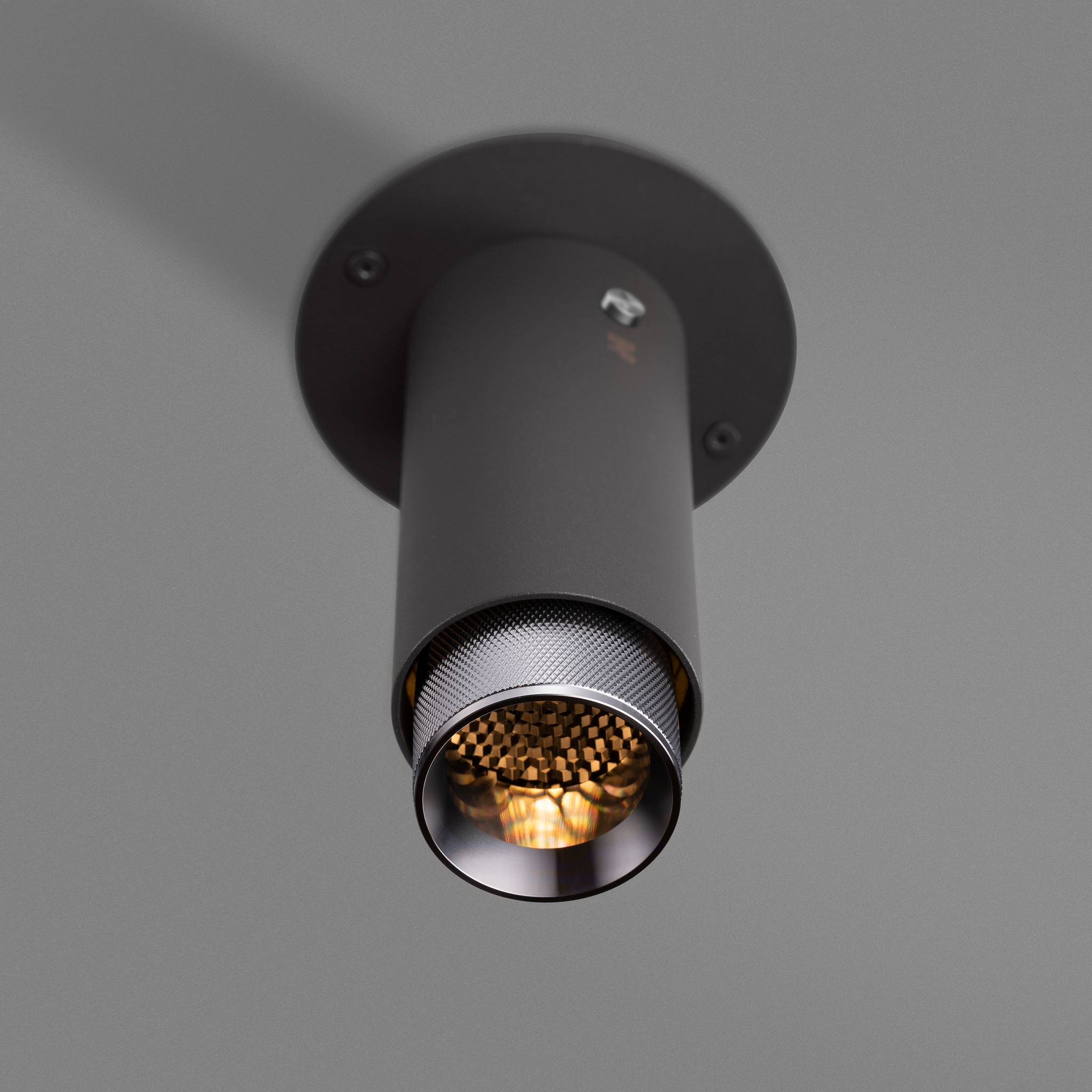 EXHAUST SURFACE / CROSS / GRAPHITE