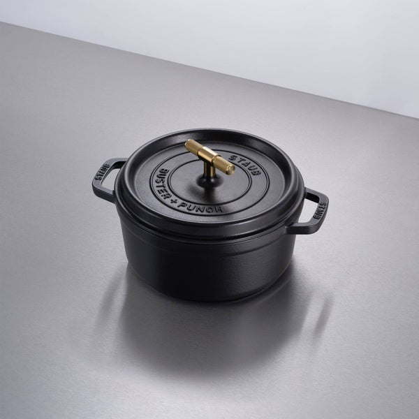 COCOTTE / 9.45 INCHES / CROSS / STAUB / BLACK