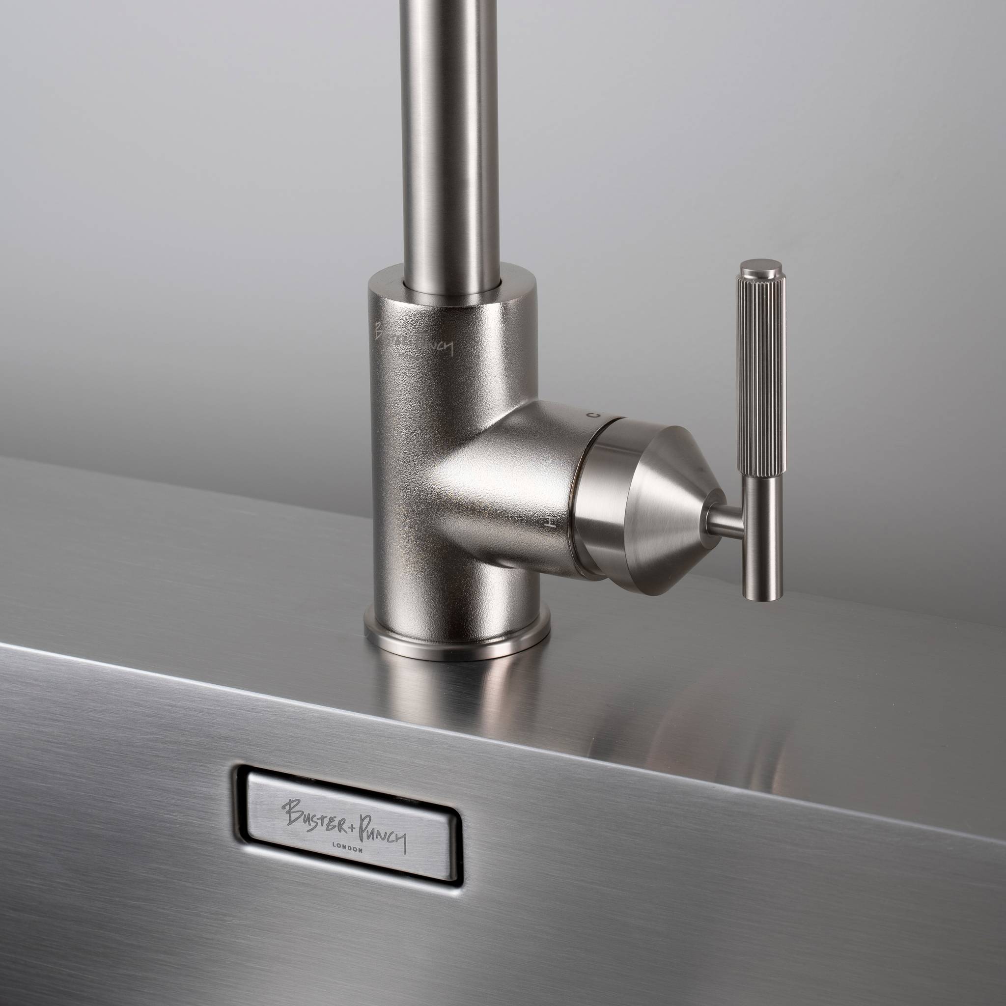 KITCHEN FAUCET / PULL-OUT MIXER / LINEAR