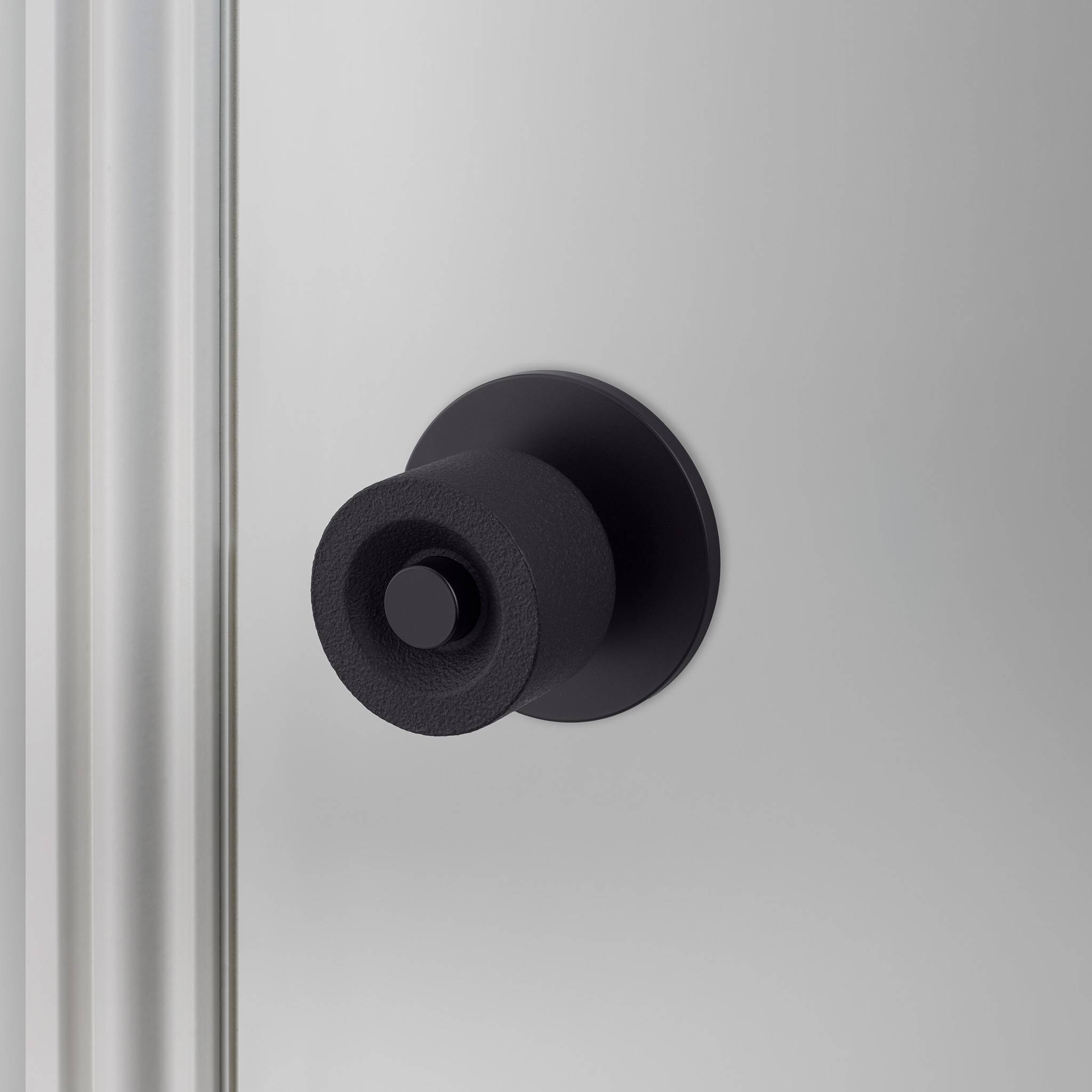 DOOR KNOB SET / CAST