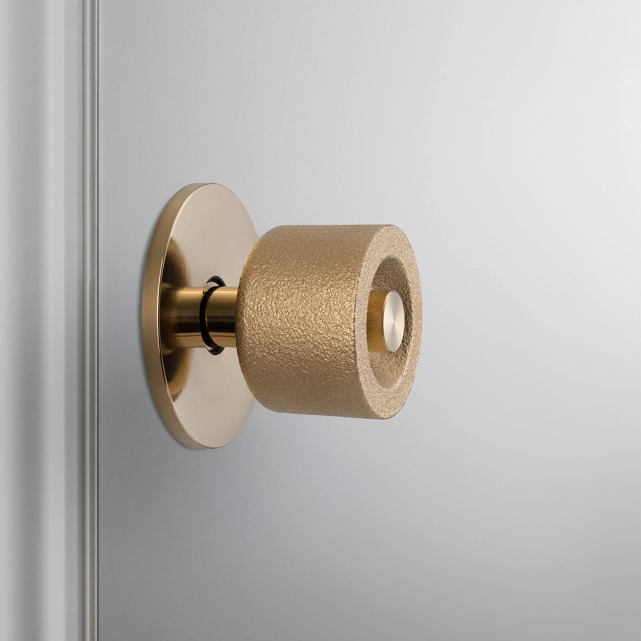 DOOR KNOB SET / CAST