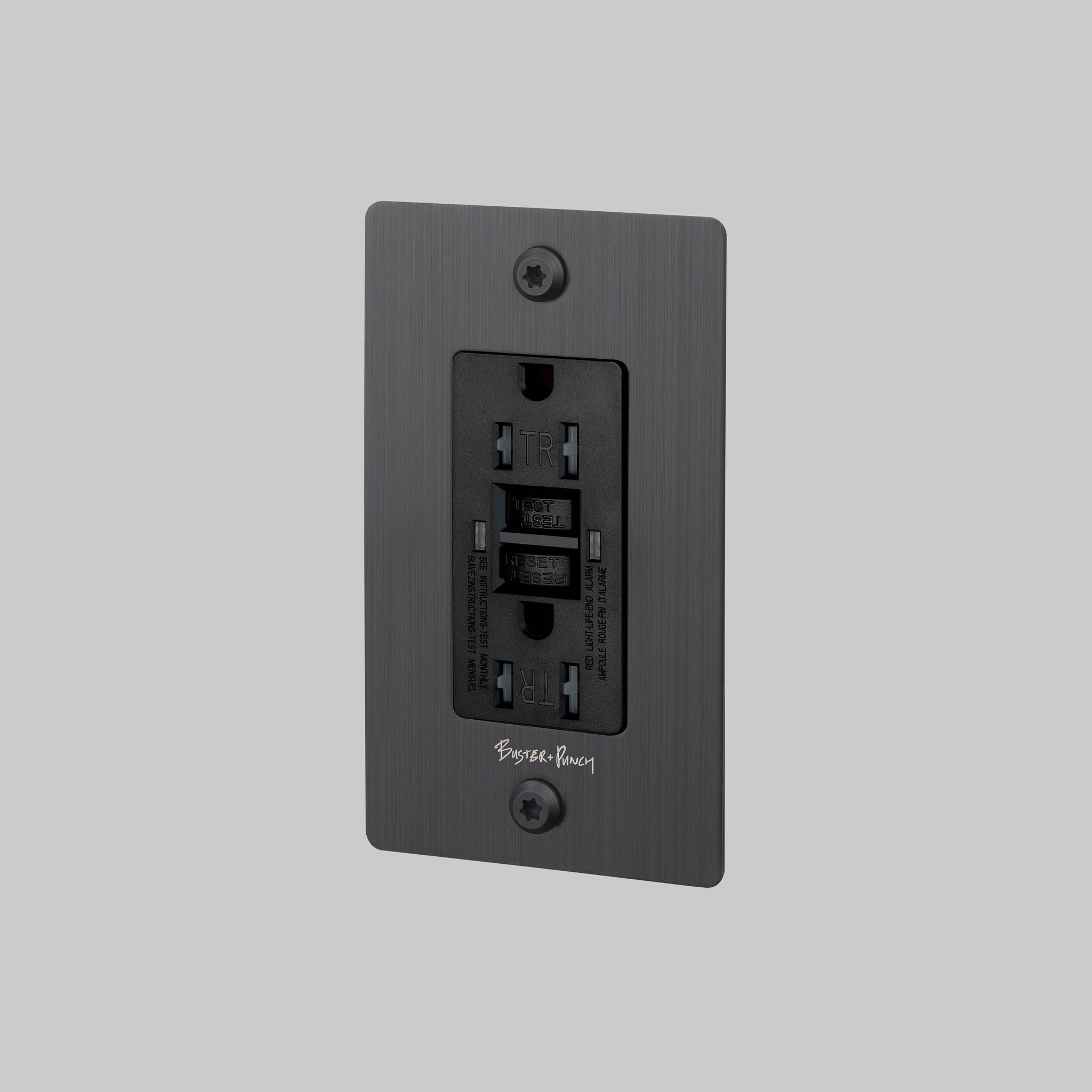 1G DUPLEX OUTLET / GFCI / LINEAR / WITH LOGO