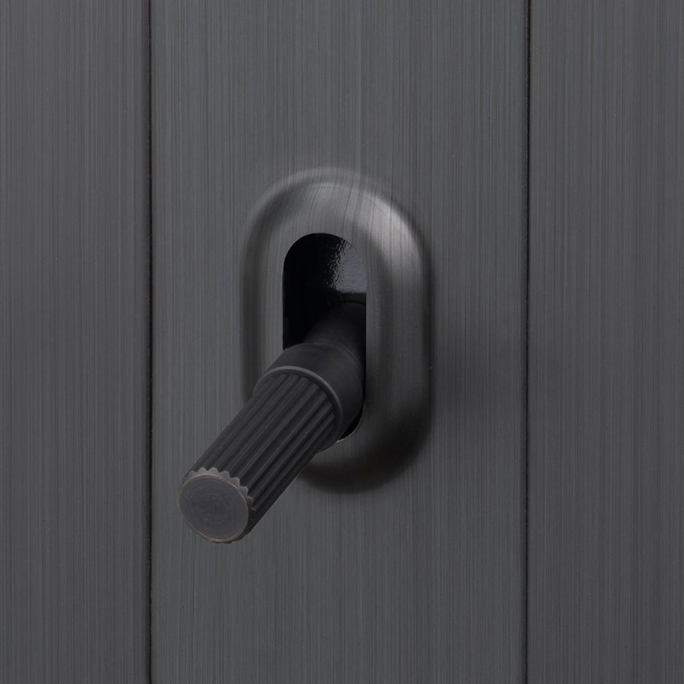 2G TOGGLE / LINEAR / WITHOUT LOGO